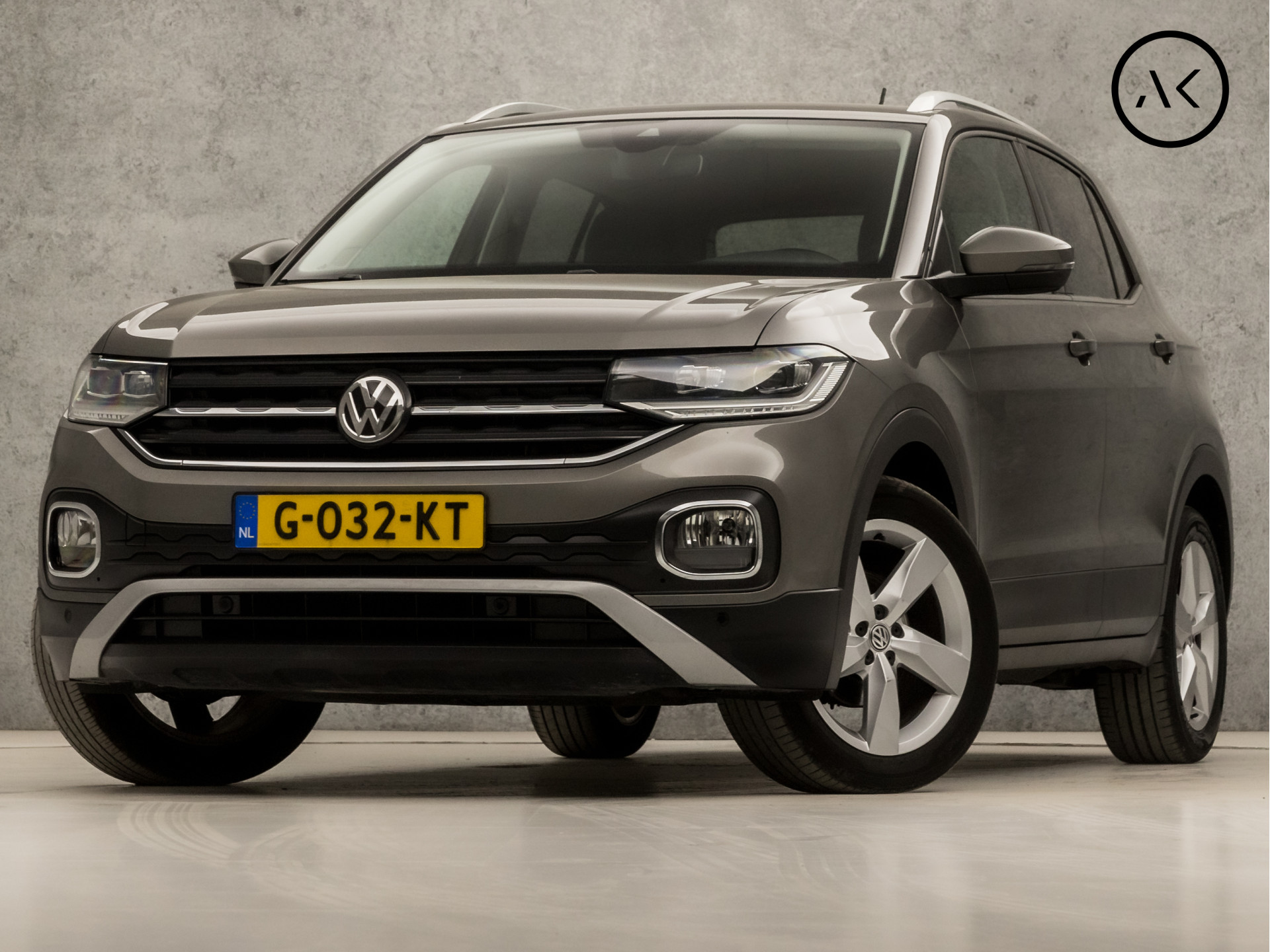 Volkswagen T-Cross 1.0 TSI Sport R Automaat (VIRTUAL COCKPIT, APPLE CARPLAY, GROOT NAVI, CLIMATE, LED KOPLAMPEN, SPORTSTOELEN, CAMERA, GETINT GLAS, KEYLESS, NIEUWSTAAT)