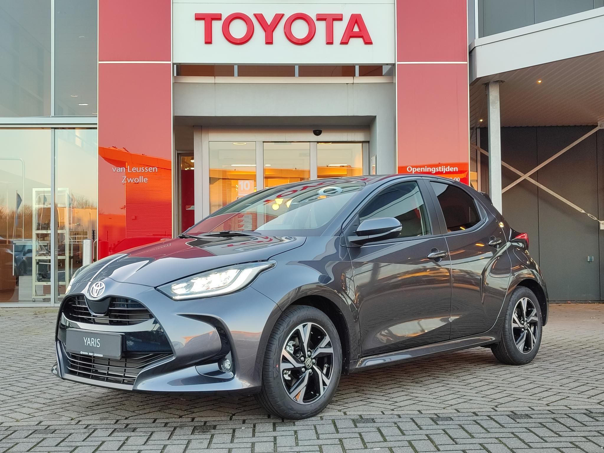 Toyota Yaris 1.5 Hybrid 115 First Edition NIEUW VOORRAAD KEYLESS LM-VELGEN CAMERA NAVI APPLE/ANDROID CLIMA AD-CRUISE
