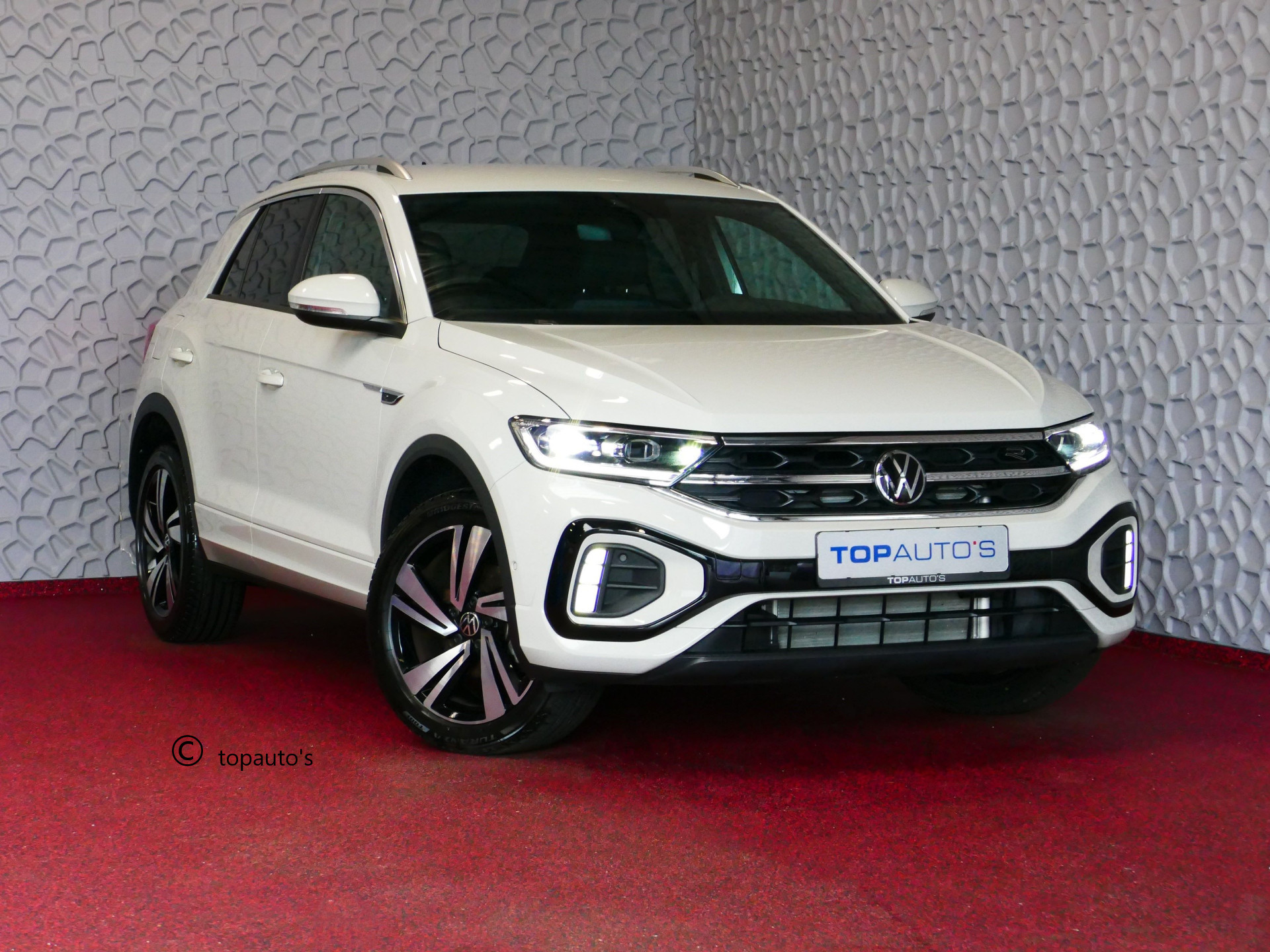 Volkswagen T-Roc 1.5 TSI 150PK R-LINE EVO IQ LIGHT ALCANTARA ELEK.KLEP CARPLAY STOEL/STUUR VERW. 18"LMV VIR.COCKPIT 10/2024 Ascotgrau "Volkswagen rijden begint bij Topautos.nl – 75 topmodellen direct op voorraad!"