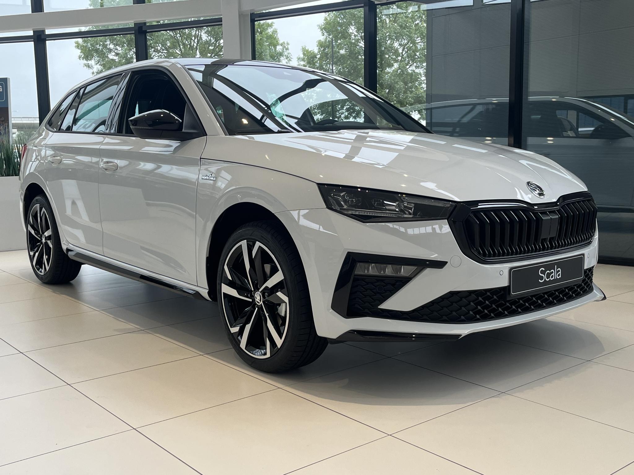 Škoda Scala 1.0 TSI Monte Carlo 115 PK | Automaat | Matrix LED Koplampen | Navigatie | Climate Control | Achteruitrijcamera | Panorama dak | Lederen bekleding | Keyless-Entry | Adaptive Cruise Control | Privacy Glass | Apple Carplay/Android Auto | Parkeersensoren | Stoelverwarming | Lichtmetalen velgen | € 1.500,- inruilpremie! | Direct leverbaar! |