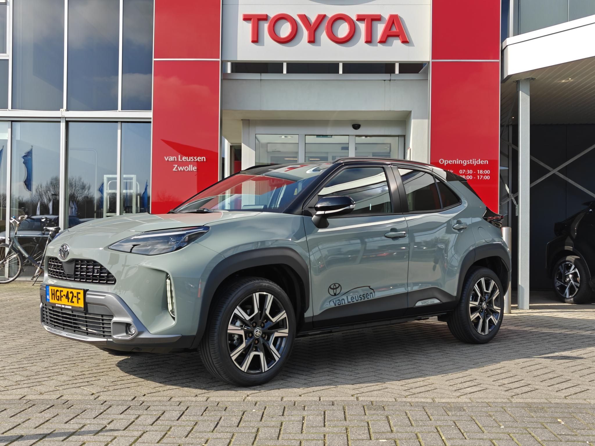 Toyota Yaris Cross 1.5 Hybrid 130 Launch Edition DIRECT LEVERBAAR JBL-AUDIO EL-ACHTERKLEP HEAD-UP 18' LM-VELGEN DODEHOEKDETECTIE STOEL/STUURVERW PARK-SENSOREN