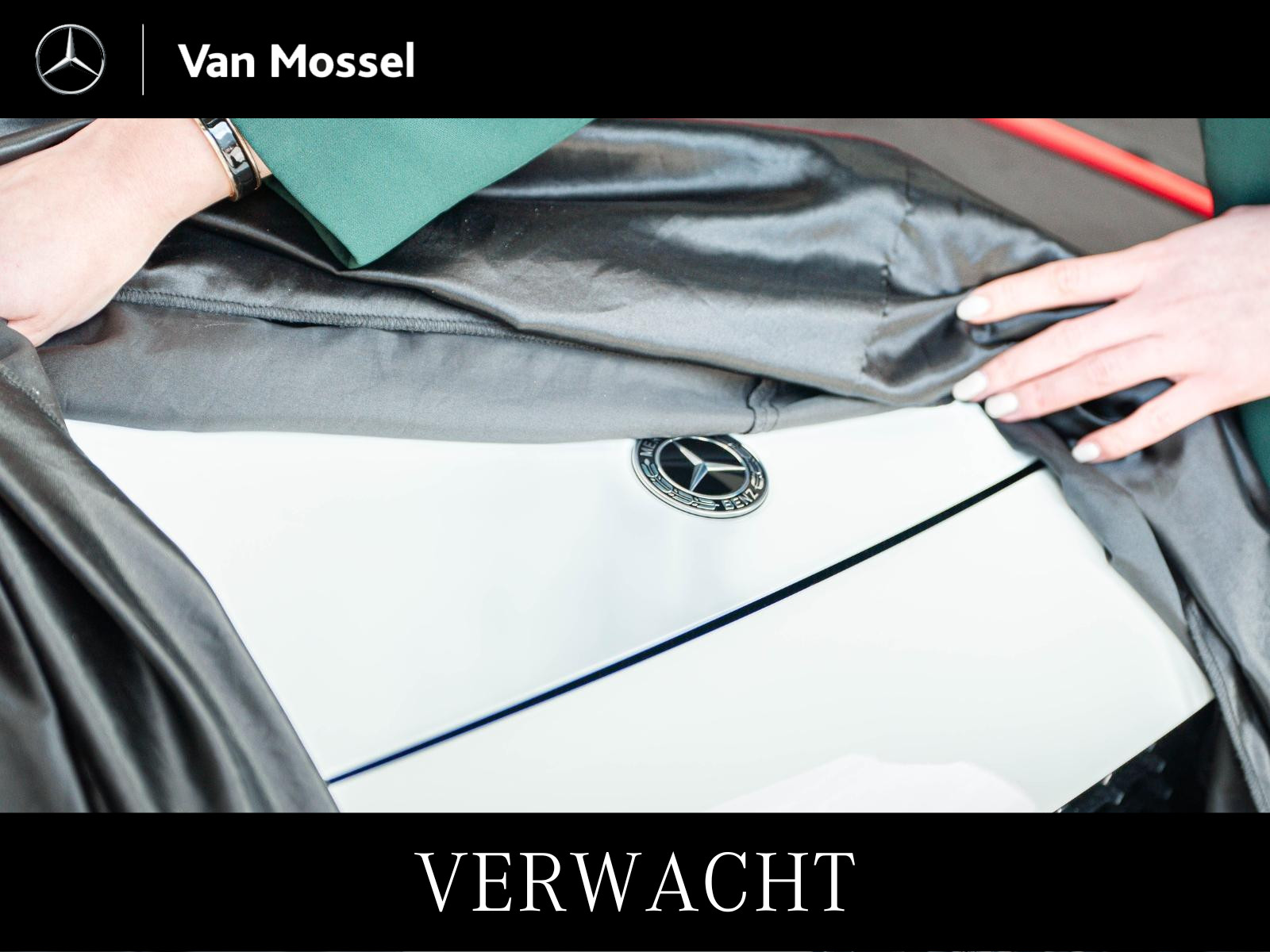 Mercedes-Benz A-Klasse 250 e Star Edition AMG Line / Stoelverwarming / Achteruitrijcamera / Panaroma-schuifdak / Night-pakket /