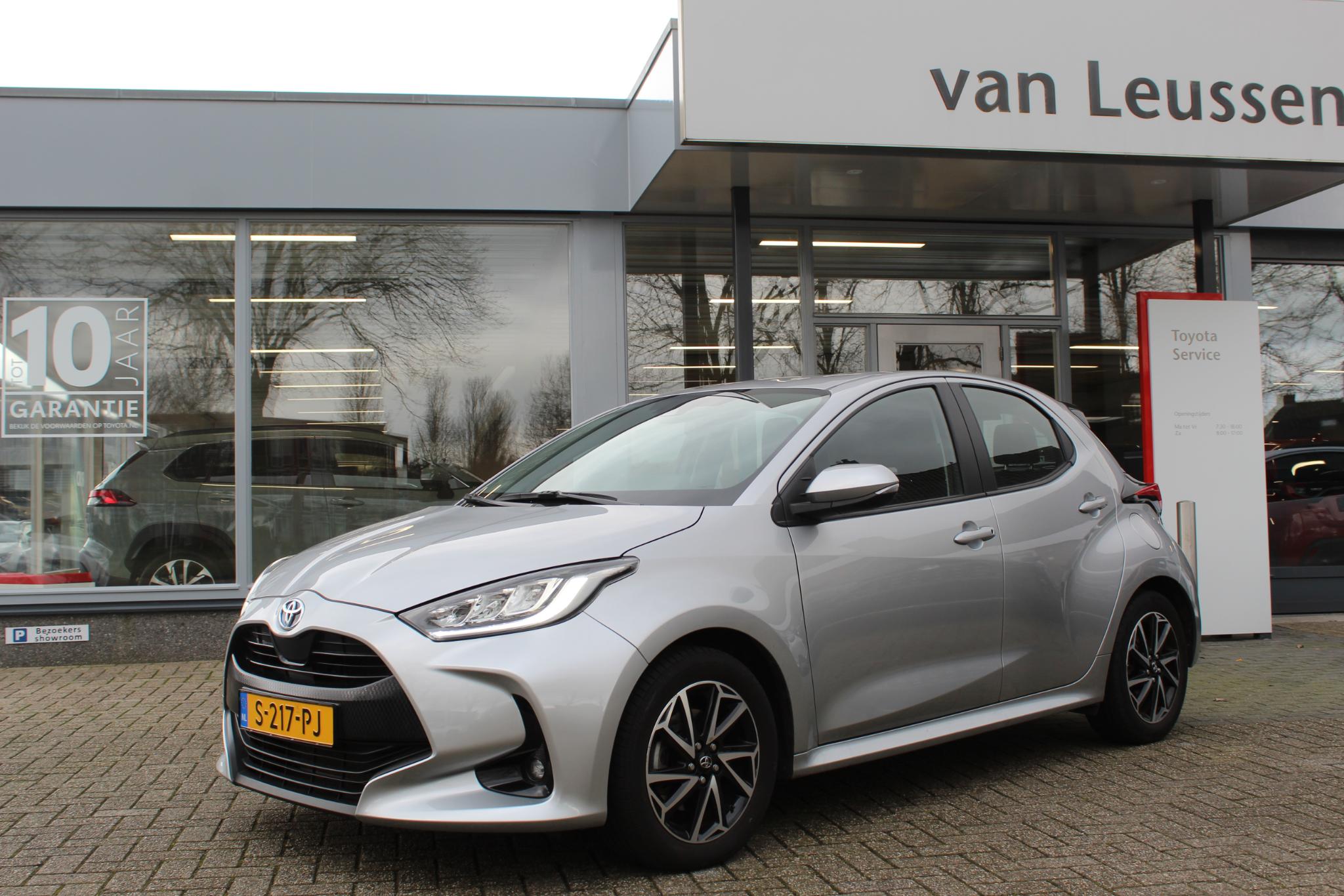 Toyota Yaris 1.5 HYBRID DYNAMIC KEYLESS APPLE/ANDROID AD-CRUISE 16"LM-VELGEN LED-PAKKET NL-AUTO