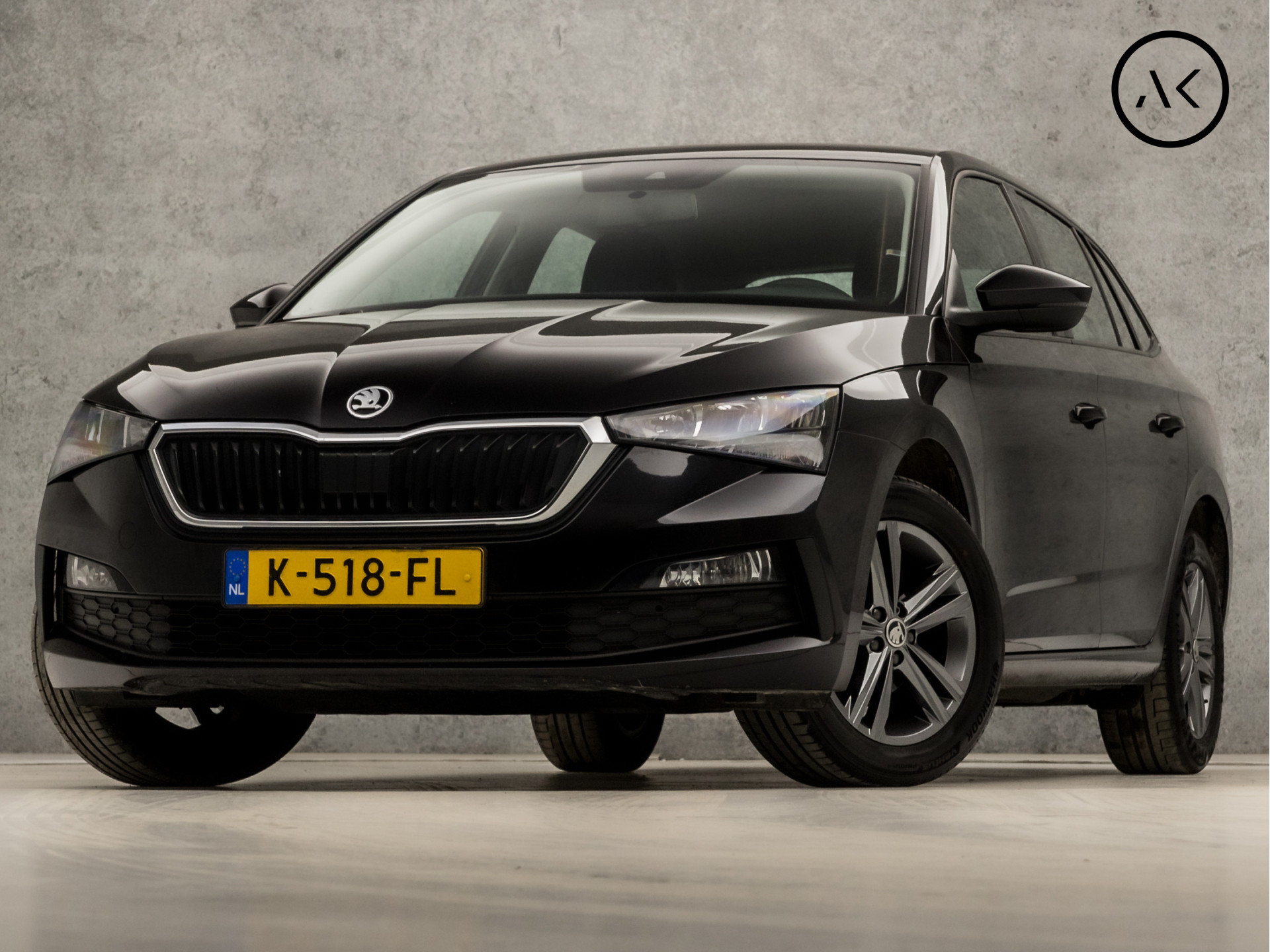 Škoda Scala 1.0 TSI Active Sport (APPLE CARPLAY, AIRCO, STOELVERWARMING, ELEK PAKKET, ARMSTEUN, SPORTSTOELEN, LM VELGEN, PARKEERSENSOREN, NIEUWE APK, NIEUWSTAAT)