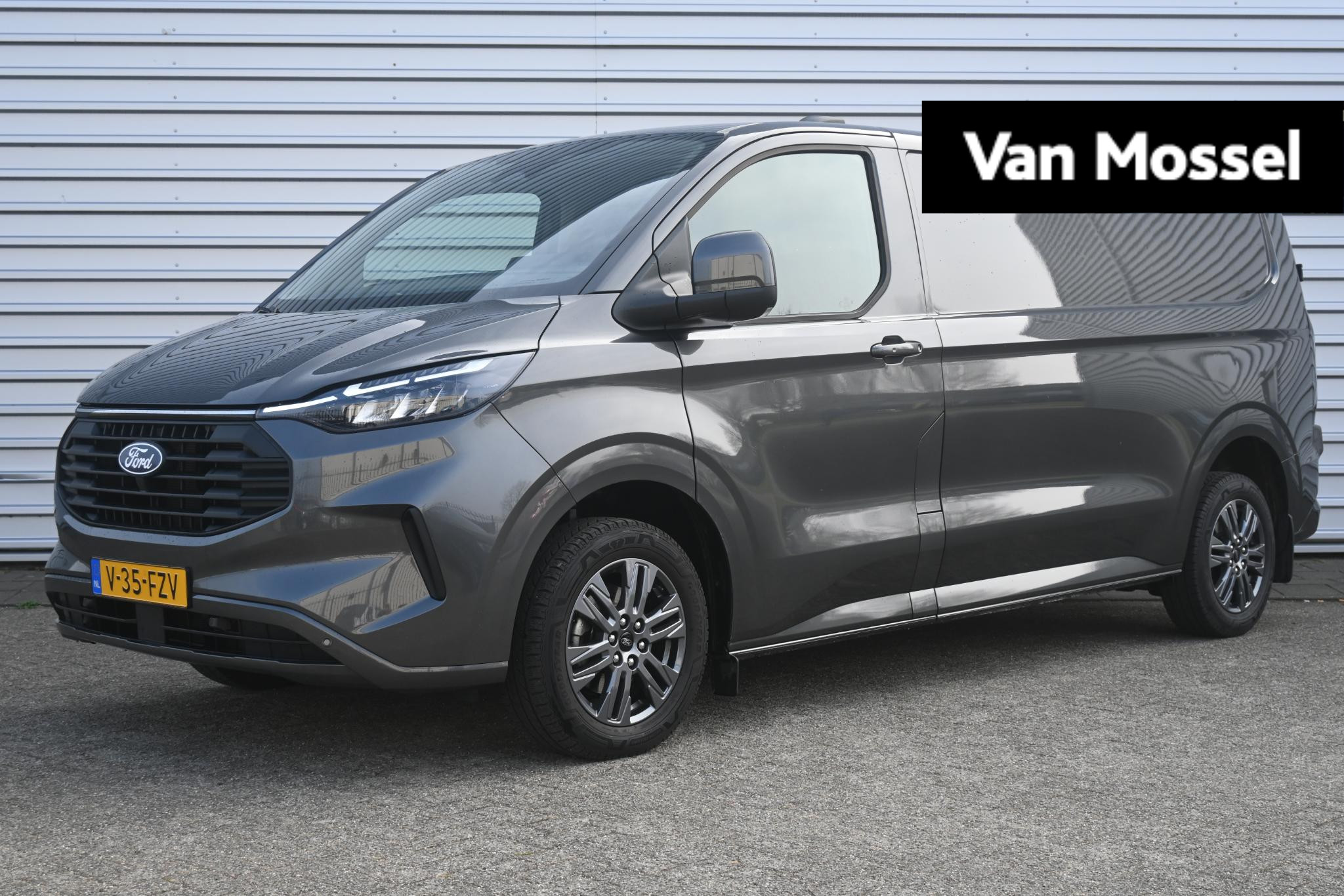 Ford Transit Custom 300 2.0 TDCI L2H1 Limited | 17'' Lichtmetalen velgen | navigatie | Apple Car Play | Trekhaak | DEMO VOORDEEL !!