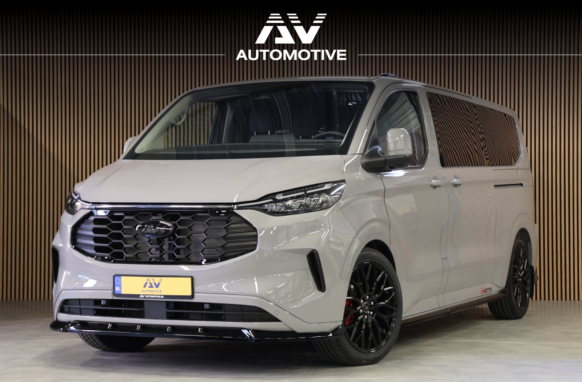 Ford Transit Custom 320 2.0 TDCI 170PK L2H1 LIMITED DC AUT | BPM VRIJ | L+R Schuifdeur | ACC | Blind Spot | Navigatie | Camera | CarPlay | Lane Assist | Stoelverwarming | Raptor Edition | Trekhaak | 6-Zitter | Dubbel Cabine | Verlengde fabrieksgarantie tot 09-2029