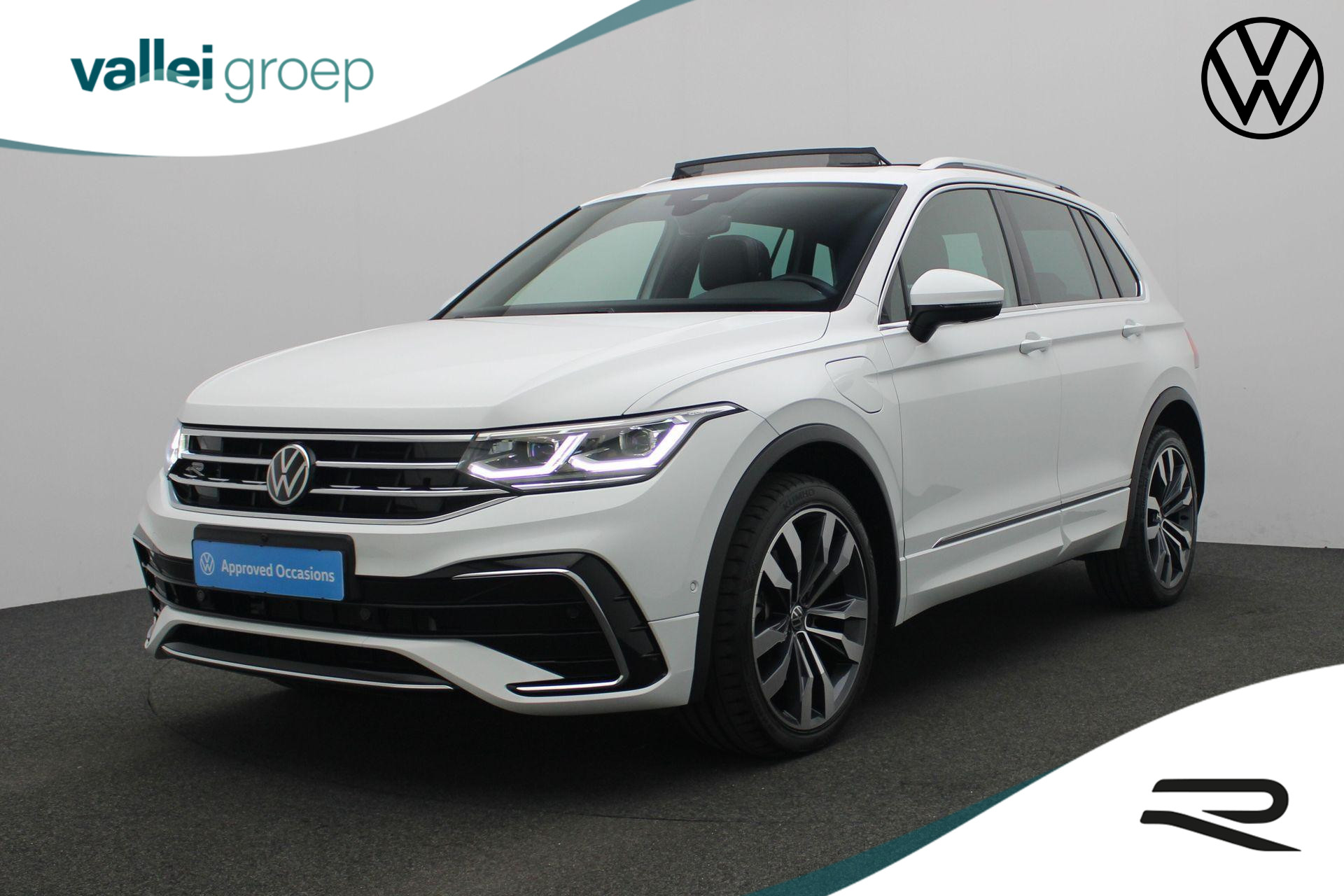 Volkswagen Tiguan 1.4 TSI 245 pk DSG eHybrid R-Line Business+ | Panoramadak | Trekhaak | Leder | Geheugenstoelen | Adaptief onderstel | Rondomzicht camera | IQ Light