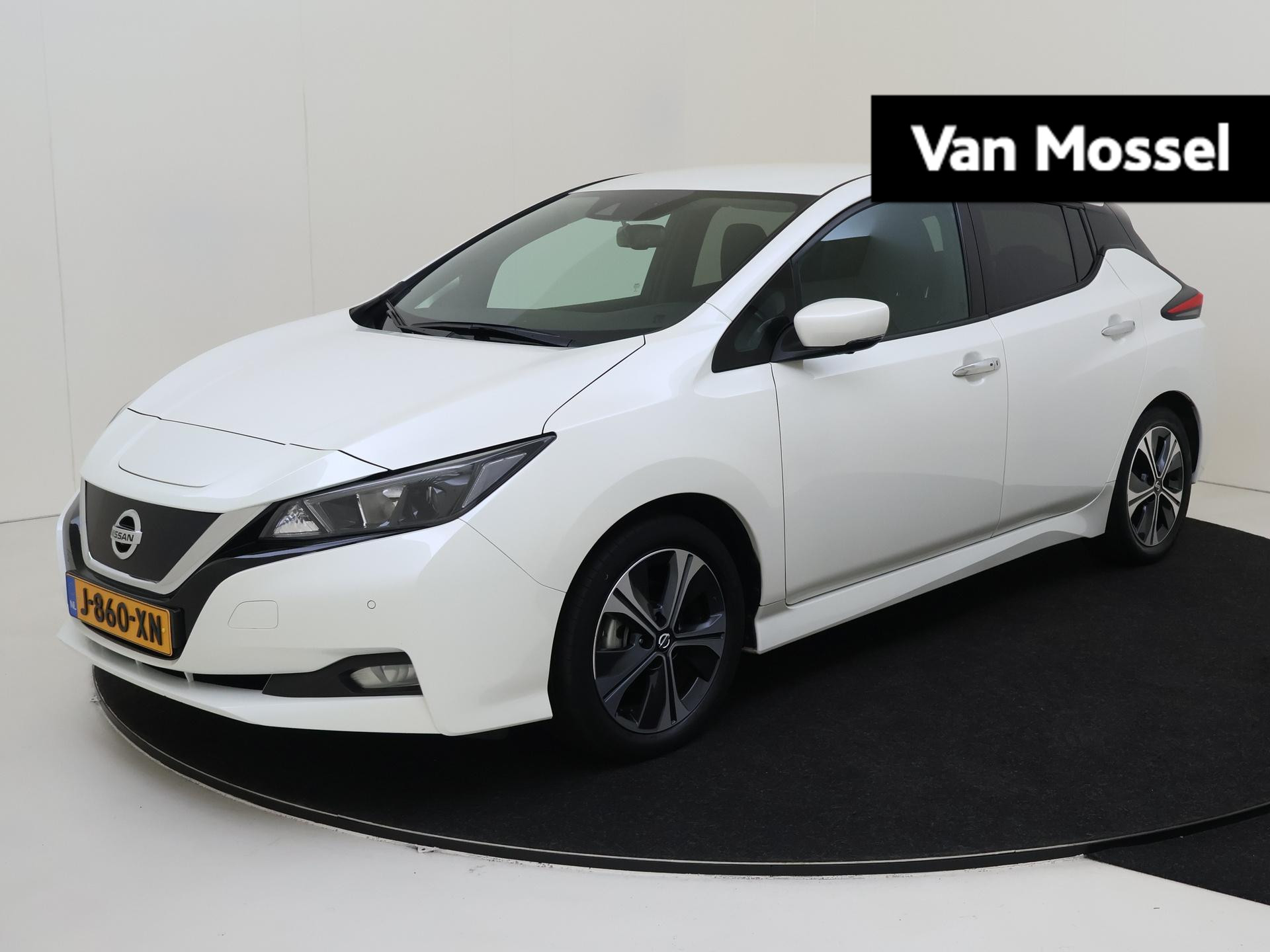 Nissan Leaf N-Connecta 40 kWh AUTOMAAT| BTW | Navigatie | 360 Camera | Parkeersensoren | Stoel verwarming | 17 inch Velgen | Cruise Control Adaptief | Licht & Regen Sensor |