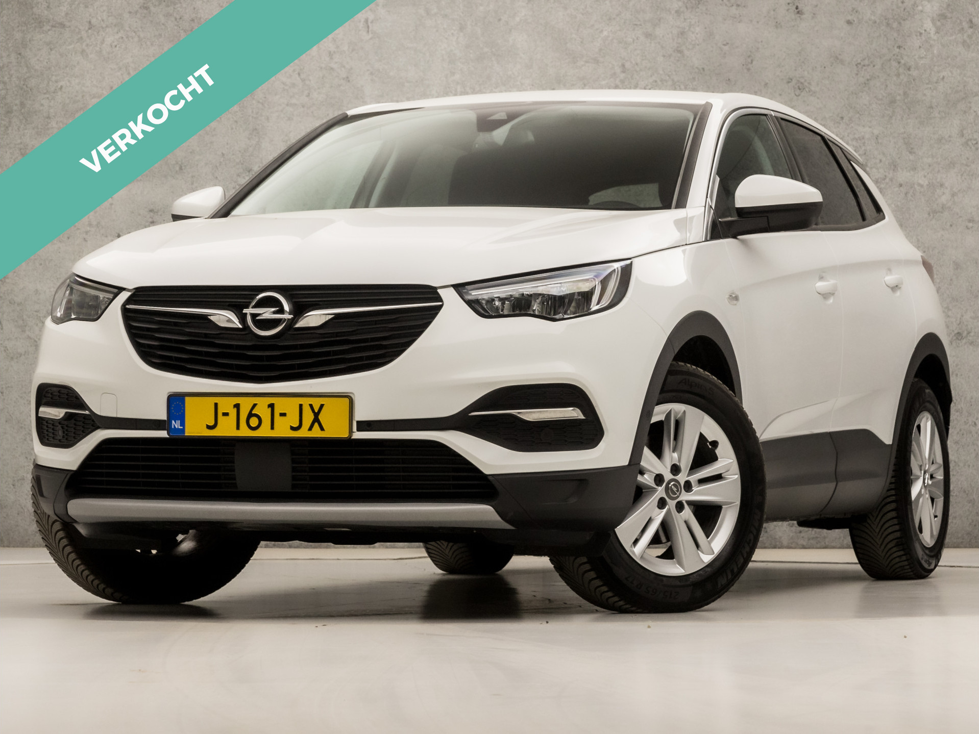 Opel Grandland X 1.2 Turbo Innovation Sport Automaat (APPLE CARPLAY, GROOT NAVI, CAMERA, LEDER, LED KOPLAMPEN, SPORTSTOELEN, TREKHAAK, DAB+, NIEUWSTAAT)