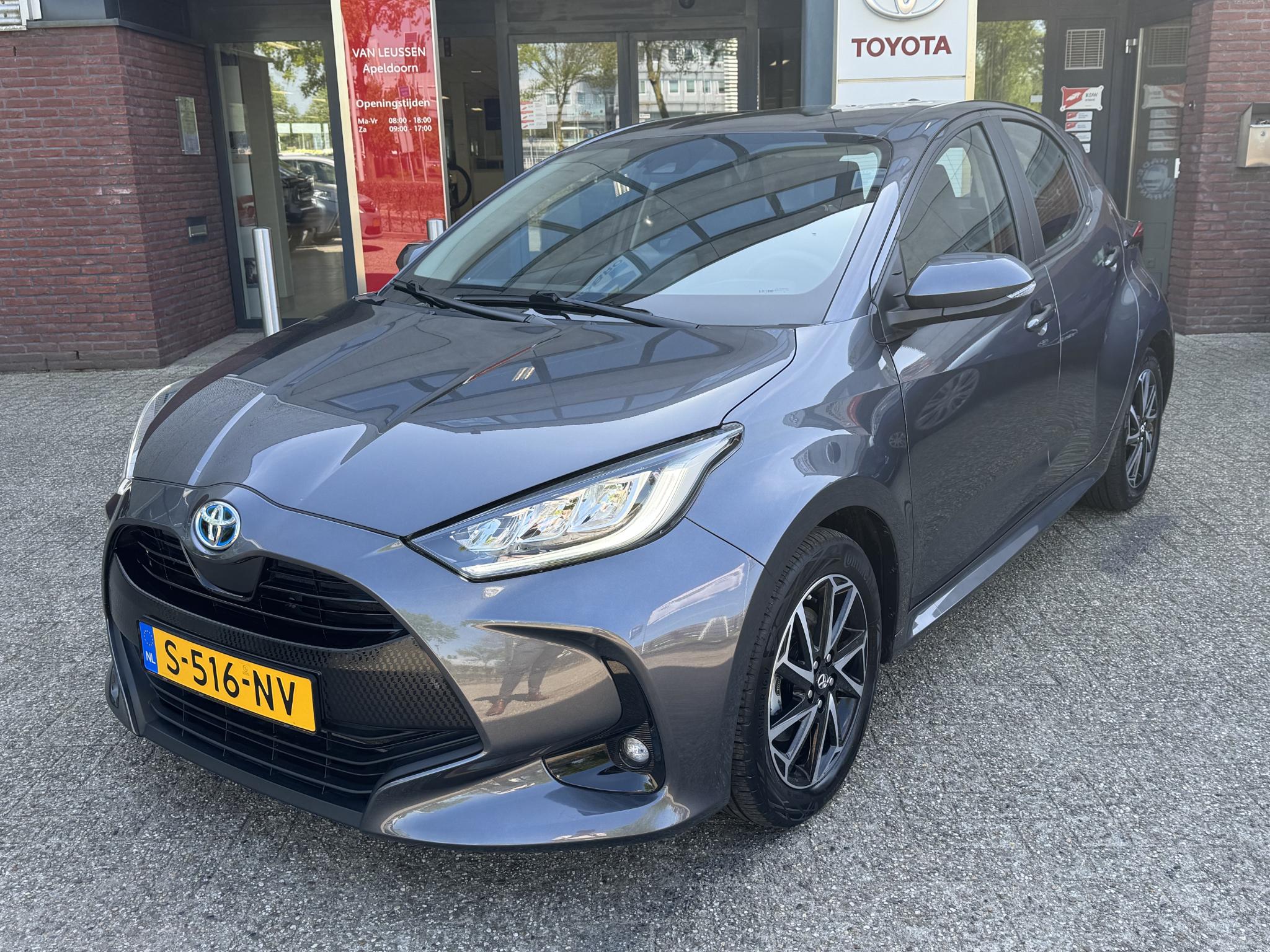 Toyota Yaris 1.5 HYBRID DYNAMIC APPLE/ANDROID LED CAMERA CLIMA KEYLESS AD-CRUISE 16"LMV NL-AUTO