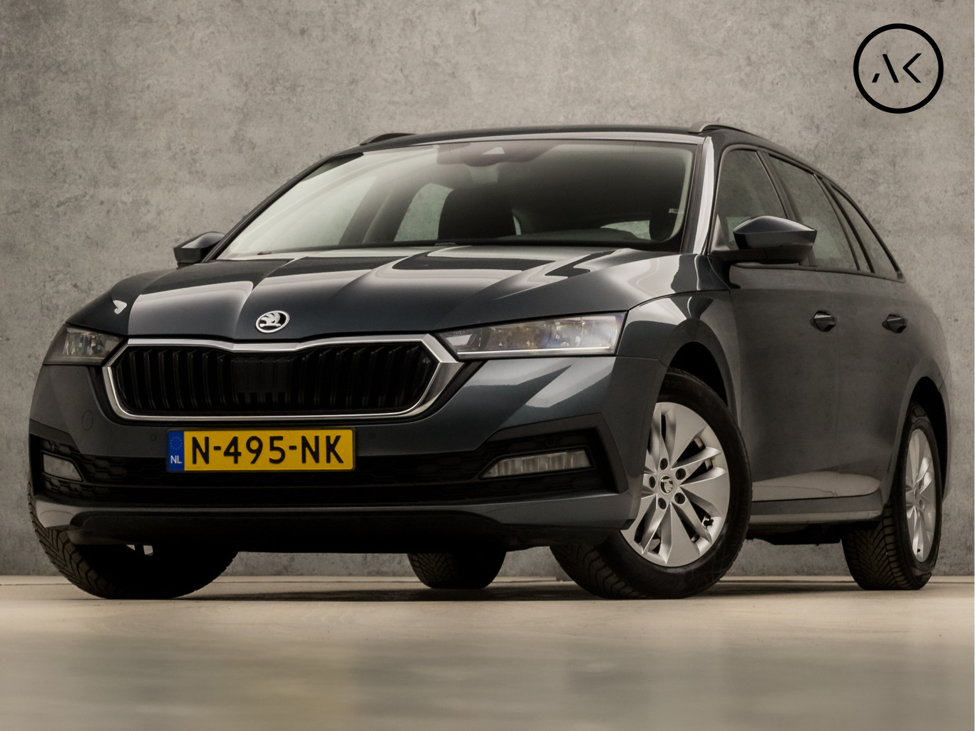 Škoda Octavia Combi 1.0 e-TSI Business Sport Automaat (APPLE CARPLAY, GROOT NAVI, VIRTUAL COCKIT, CAMERA, STOELVERWARMING, SPORTSTOELEN, LED KOPLAMPEN, CRUISE, PARKEERSENSOREN, NIEUWE APK, NIEUWSTAAT)