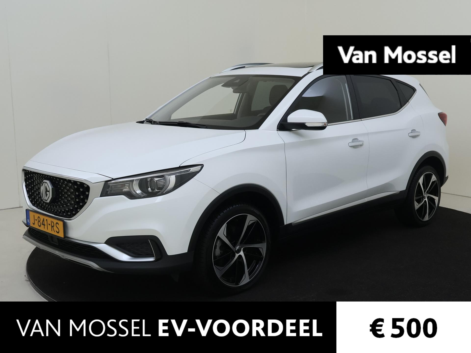 MG ZS-EV Luxury 45 kWh | Navi | 18" Velgen | Panoramdak | Leder | Apple CarPlay | Camera | Stoelverwarming | Getinte achterruiten