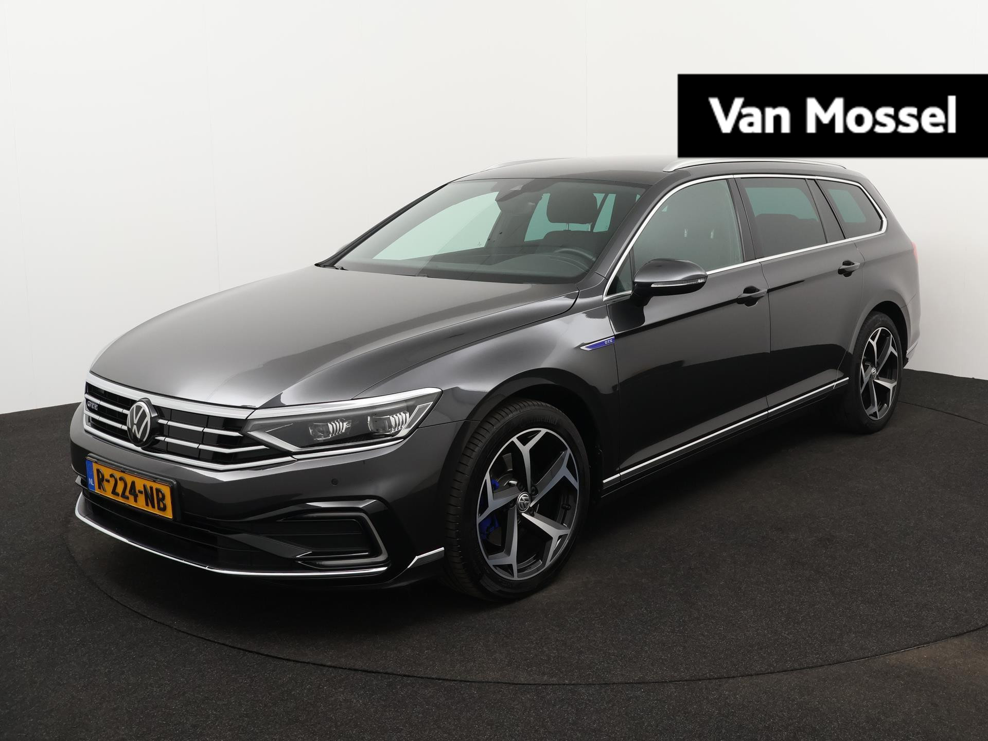 Volkswagen Passat Variant 1.4 TSI PHEV GTE Business 272 PK DSG | Apple Carplay | Adaptive Cruise Control | Digital Cockpit Pro | Plug-IN | Trekhaak | Ergo Active Stoel | Navigatie | Keyless | Achteruitrijcamera |