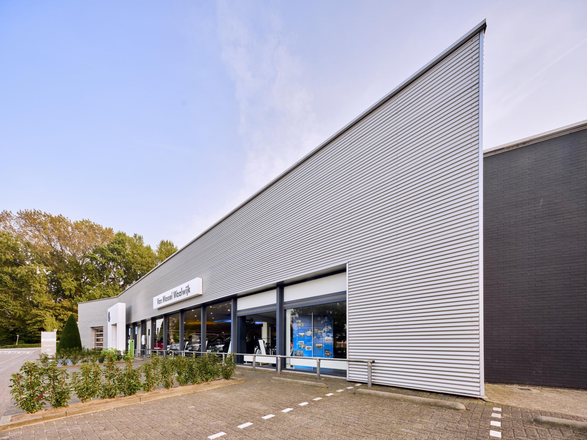 Volkswagen Tiguan 1.5 TSI R-Line 150 PK | Automaat | Navigatie | Apple Carplay | Airco | Climatronic | Adaptieve Cruise Control | Lane Assist | Achteruitrijcamera | Parkeersensoren | Trekhaak | Lichtmetalenvelgen |