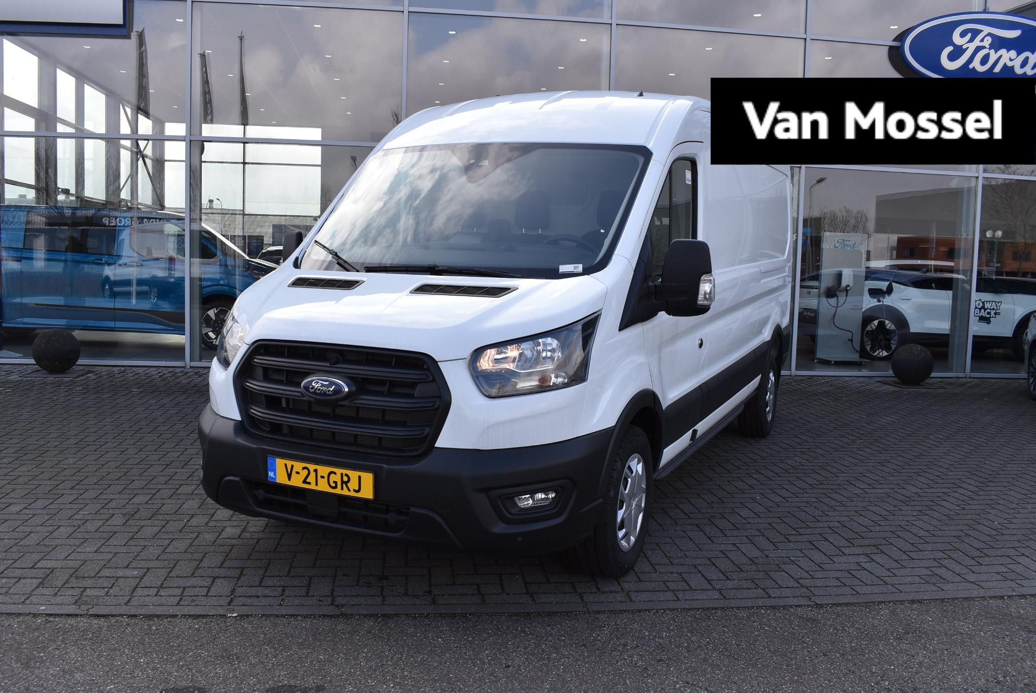 Ford Transit 350 2.0 TDCI L3H2 Trend Automaat 130 pk | Tussenschot met ruit | Ruiten in de achterdeuren | Passagiersairbag |