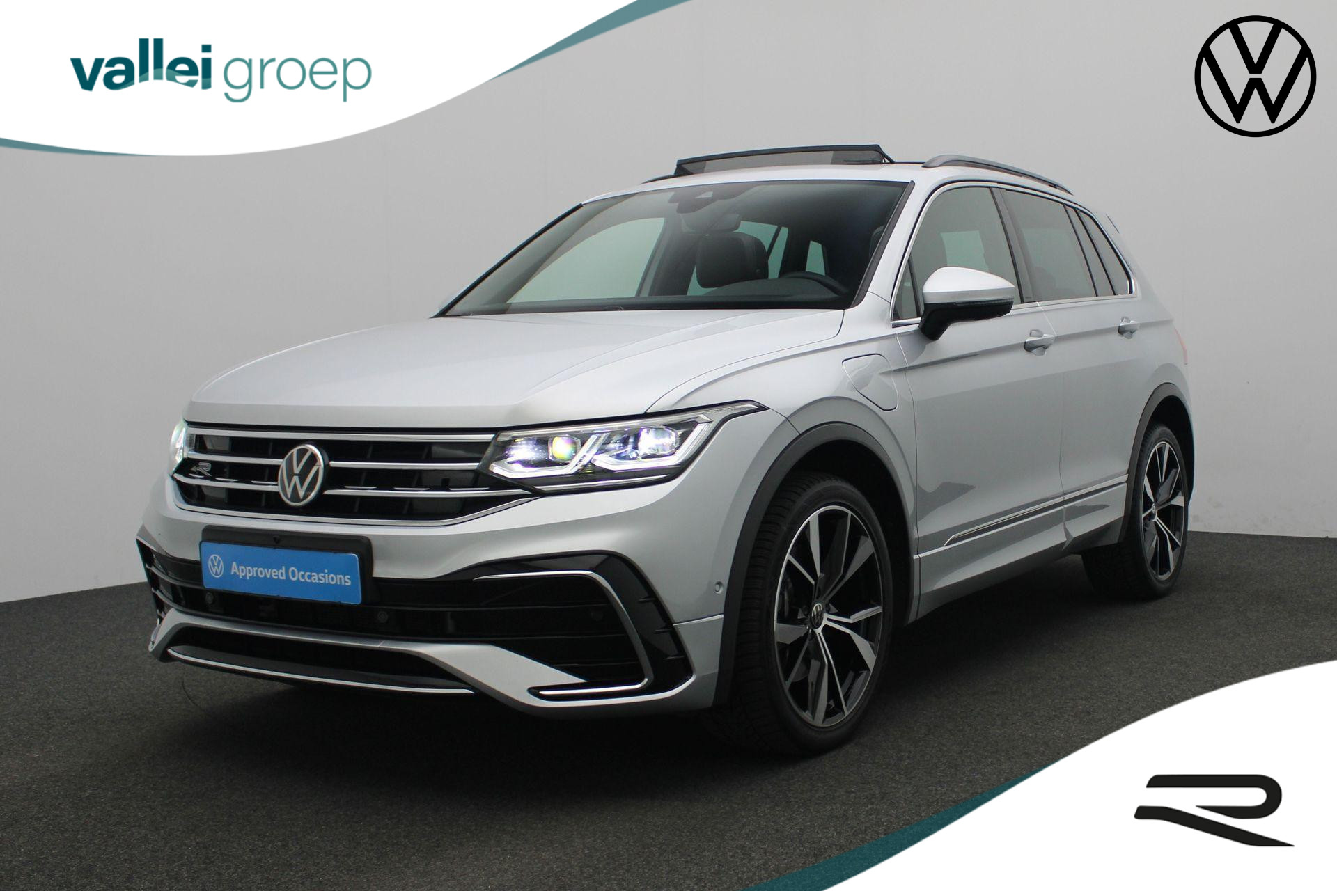 Volkswagen Tiguan 1.4 TSI 245 pk DSG eHybrid R-Line Business+ | Panoramadak | Navigatie Discover Pro | Adaptief onderstel | Rondomzicht camera | Stoel-/achterbankverwarming | IQ Light