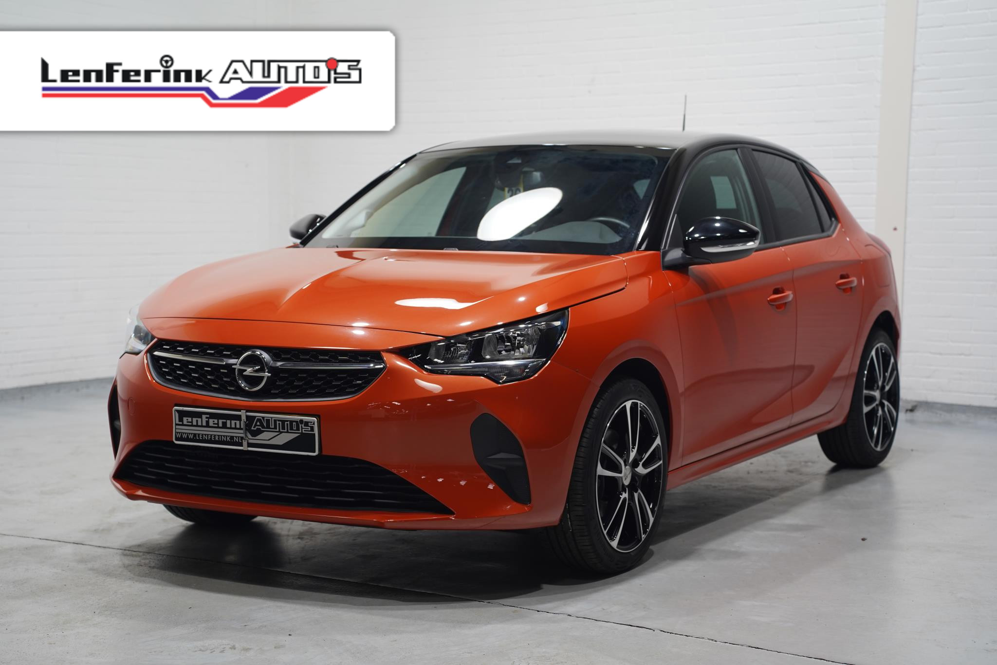 Opel Corsa 1.2 100 pk Black&Orange Edition Airco, Dak Zwart 17" LMV, PDC achter, Cruise control, Stoelverwarming