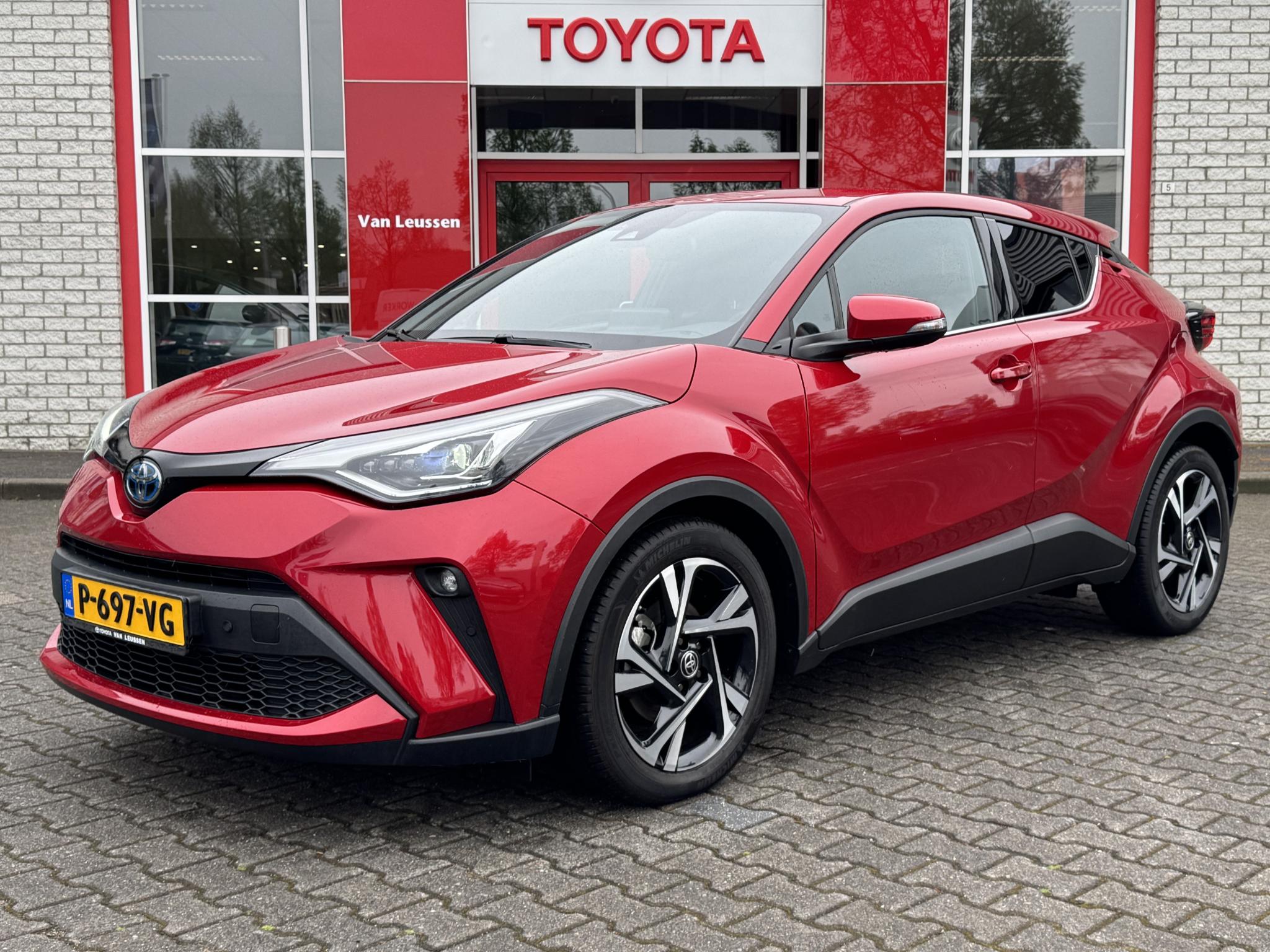 Toyota C-HR 1.8 HYBRID STYLE 1E-EIG NL-AUTO PREMIUM PACK STOEL/STUURVERW VOL-LED BLIND-SPOT NAVI PARK-SENSOREN APPLE/ANDROID