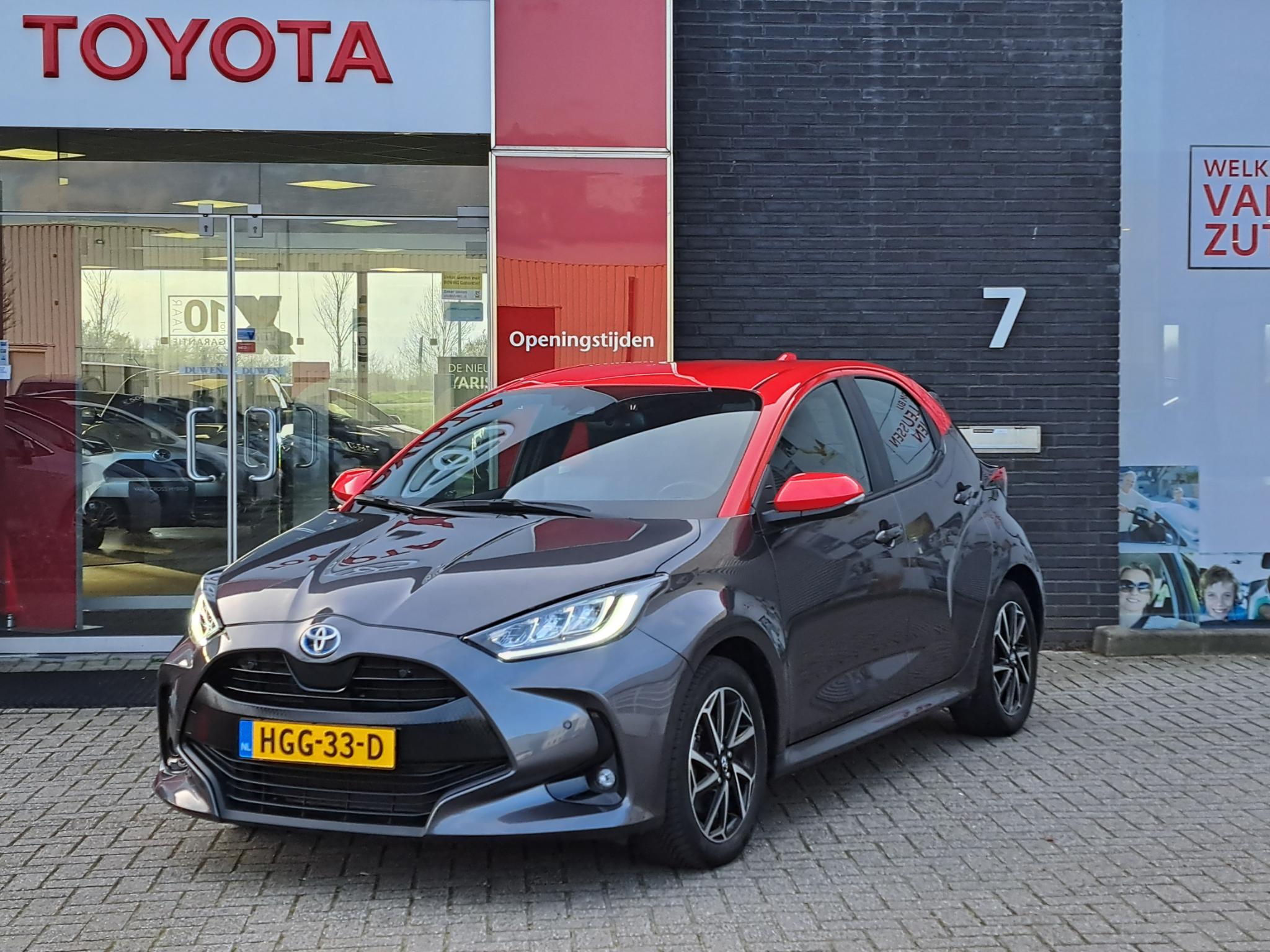 Toyota Yaris 1.5 HYBRID DYNAMIC BI-TONE APPLE/ANDROID 16"LMV LED PARK-SENSOREN STOELVERW. INKLP-SPIEGELS CAMERA