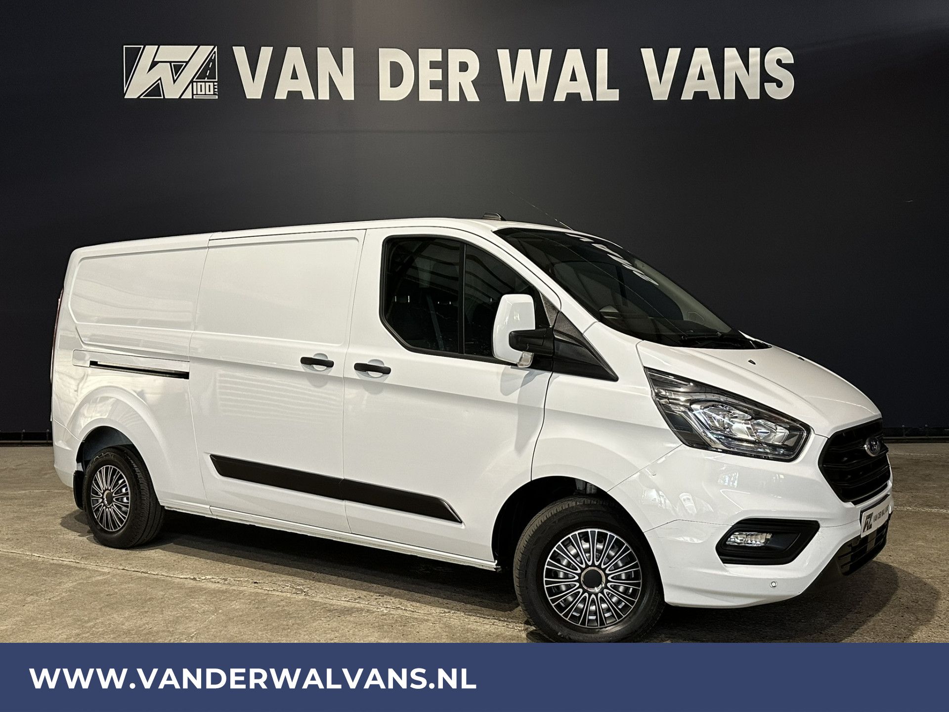 Ford Transit Custom 2.0 TDCI 131pk L2H1 Euro6 Airco | LED | Cruisecontrol | Verwarmde voorruit | Parkeersensoren Bijrijdersbank, 2800kg trekvermogen