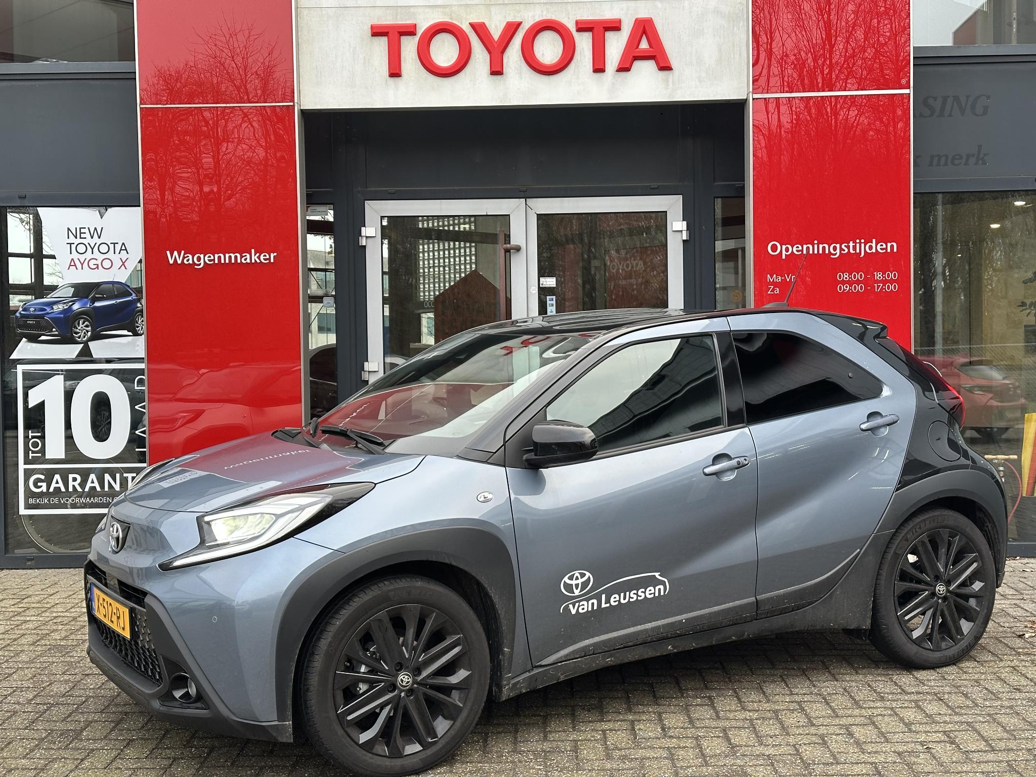 Toyota Aygo X PREMIUM Toyota Aygo X 1.0 VVT-i MT Premium JBL-AUDIO KEYLESS STOELVERWARMING GETINT GLAS 18'' LICHTMETAAL APPLE / ANDROID