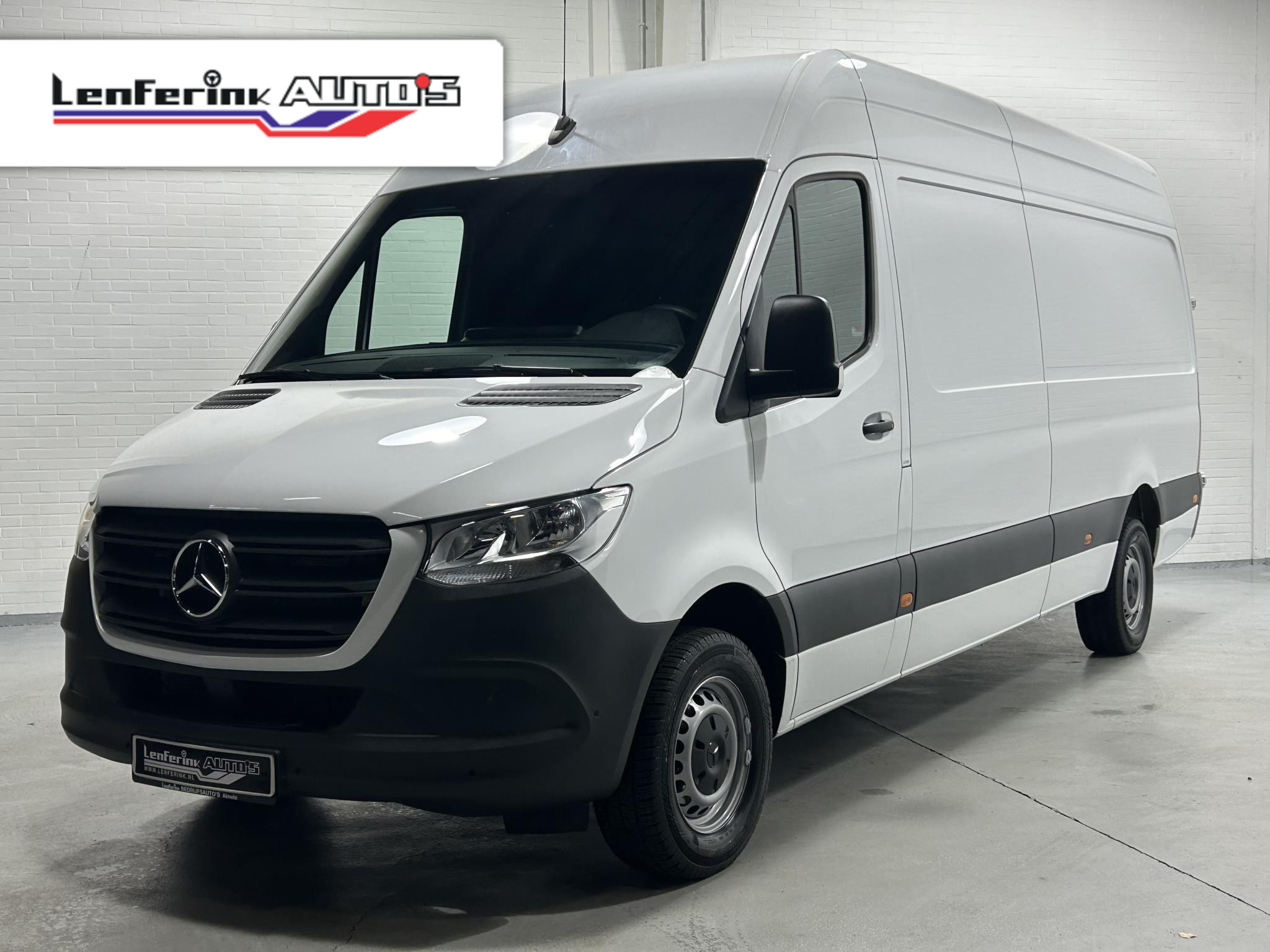 Mercedes-Benz Sprinter 317 CDI 170 pk L3H2 Automaat MBux, Apple Carplay Airco, Cruise Control, PDC V+A, Opstap achter, Laadruimte Pakket, 3-Zits