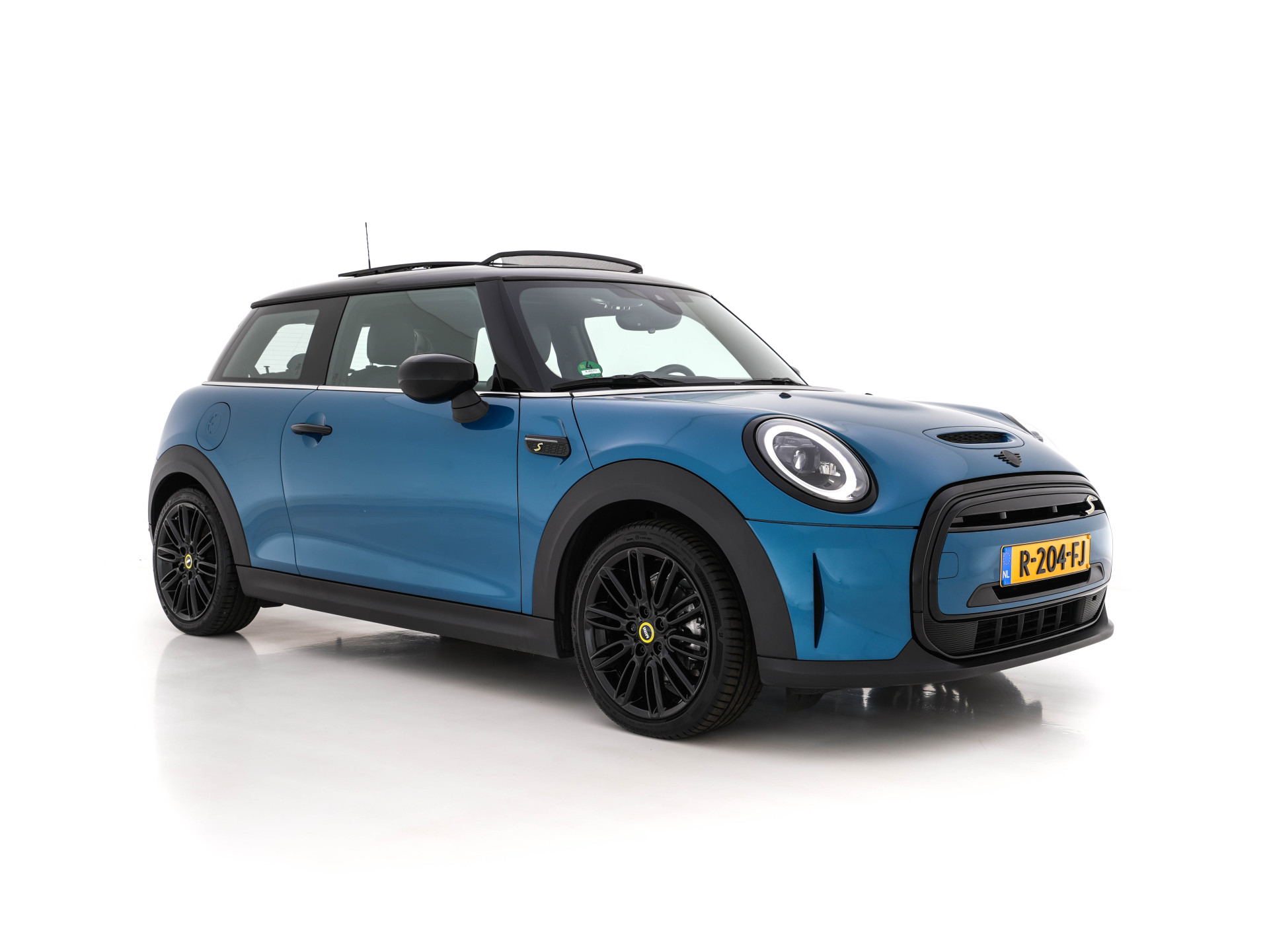 MINI Electric Mini Classic Premium Plus-Pack 33 kWh [ 3-Fase ] (INCL-BTW) Aut. *PANO | FULL-LEATHER | FULL-LED | HARMAN/KARDON-AUDIO | KEYLESS | CAMERA | SPORT-SEATS | NAVI-FULLMAP  | ECC | AMBIENT-LIGHT | DAB | DIGI-COCKPIT | PDC | 17"ALU*