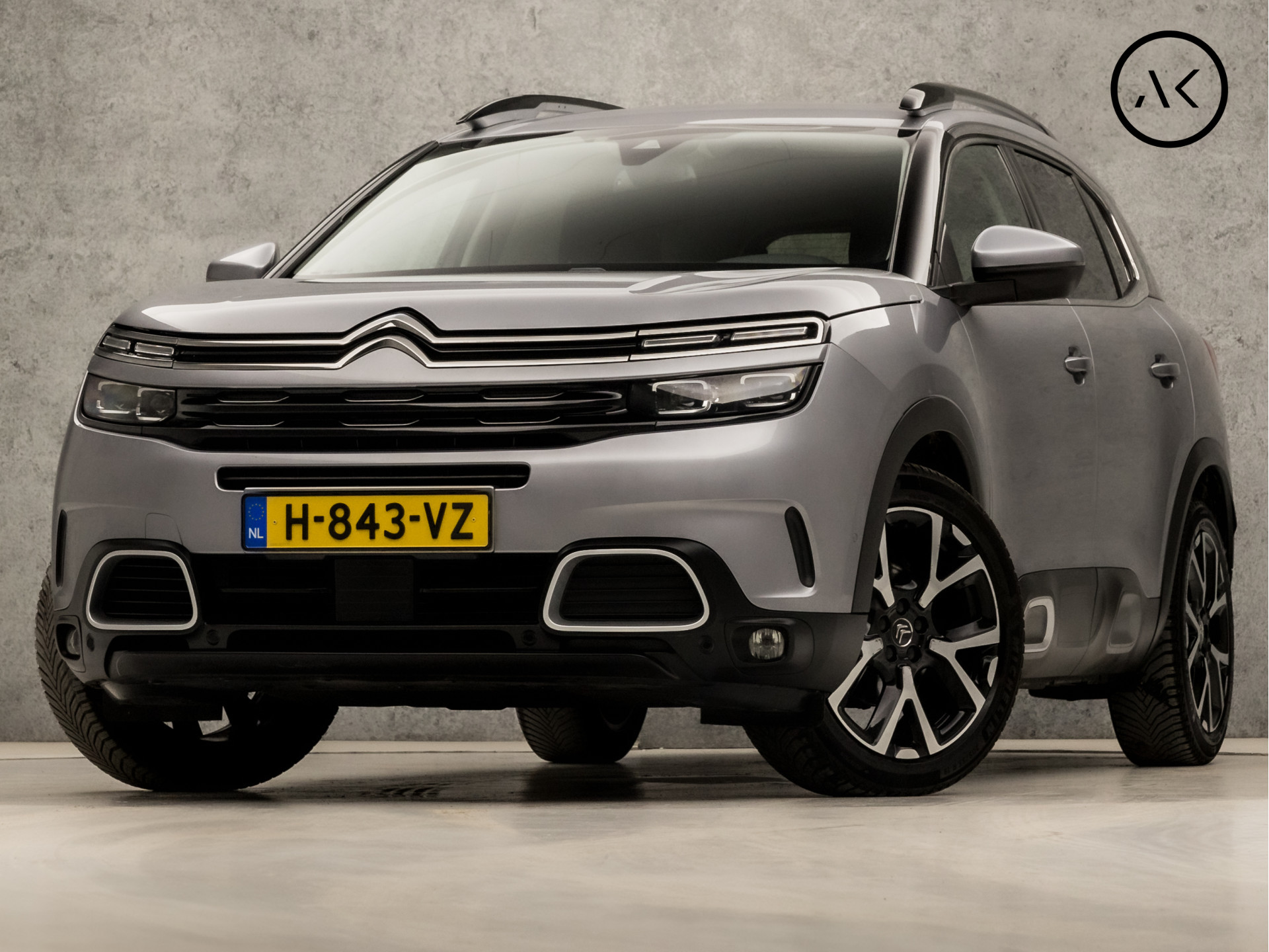 Citroën C5 Aircross 1.2 PureTech Shine Automaat (APPLE CARPLAY, GROOT NAVI, VIRTUAL COCKPIT, LEDER, SPORTSTOELEN, 360 CAMERA, ADAPTIVE CRUISE, LED KOPLAMPEN, GETINT GLAS, NIEUWSTAAT)