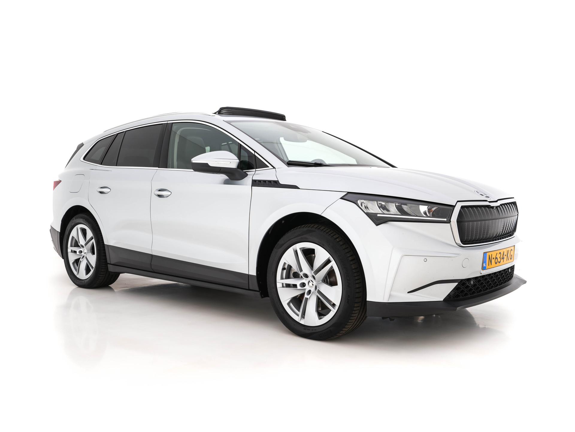 Škoda Enyaq iV 80 [ 3-Fase ] (INCL-BTW) *PANO | FULL-LEATHER | ADAPT.CRUISE | HEAD-UP | MEMORY-PACK | FULL-LED | DIGI-COCKPIT | BLIND-SPOT | NAVI-FULLMAP | KEYLESS | CAMERA | SPORT-SEATS | KEYLESS | AMBIENT-LIGHT