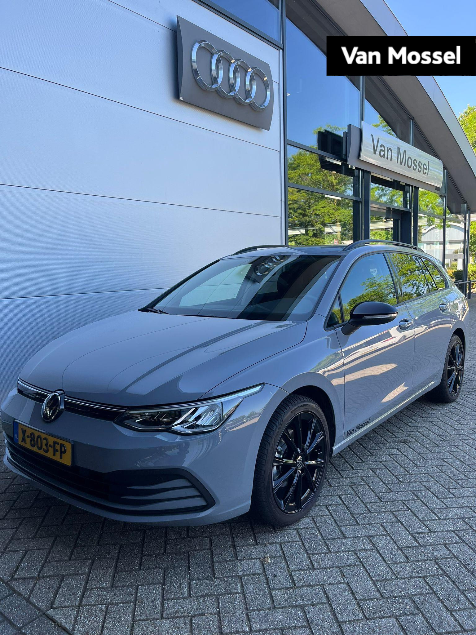 Volkswagen Golf Variant 1.0 eTSI Life Business 110 PK | Automaat | Stoelverwarming | Parkeersensoren | Navigatie | Achteruitrijcamera | Adaptive Cruise Control | Climatronic | Digital Cockpit | LED | 18" Lichtmetaal |