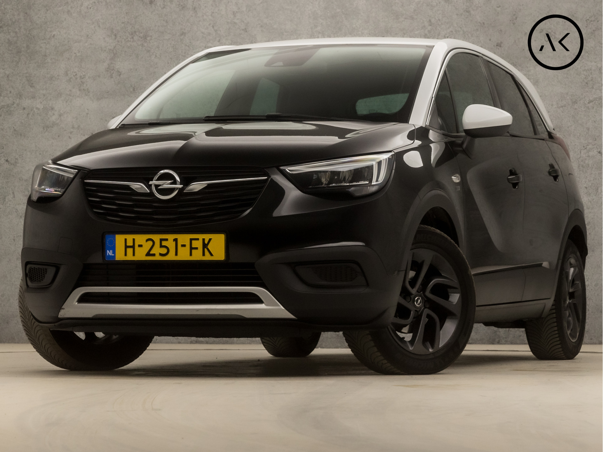Opel Crossland X 1.2 Sport (APPLE CARPLAY, CRUISE, AIRCO, GETINT GLAS, LED, SPORTSTOELEN, LM VELGEN, NIEUWE APK, NIEUWSTAAT)