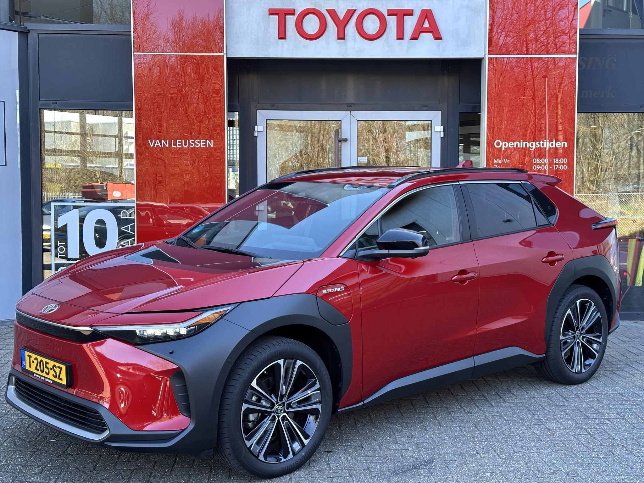 Toyota bZ4X PREMIUM 71KWH 3-FASE LEDER EL-ACHTERKLEP BLISS MEMORY-SEAT 20"LMV 360GR-CAMERA P-SENSOREN NL-AUTO