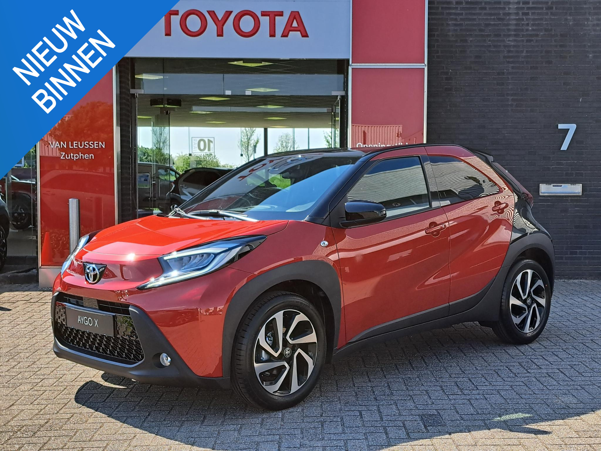 Toyota Aygo X PULSE NIEUW!! APPLE/ANDROID LED AD-CRUISE CLIMA PARKEERCAMERA 17"LM-VELGEN
