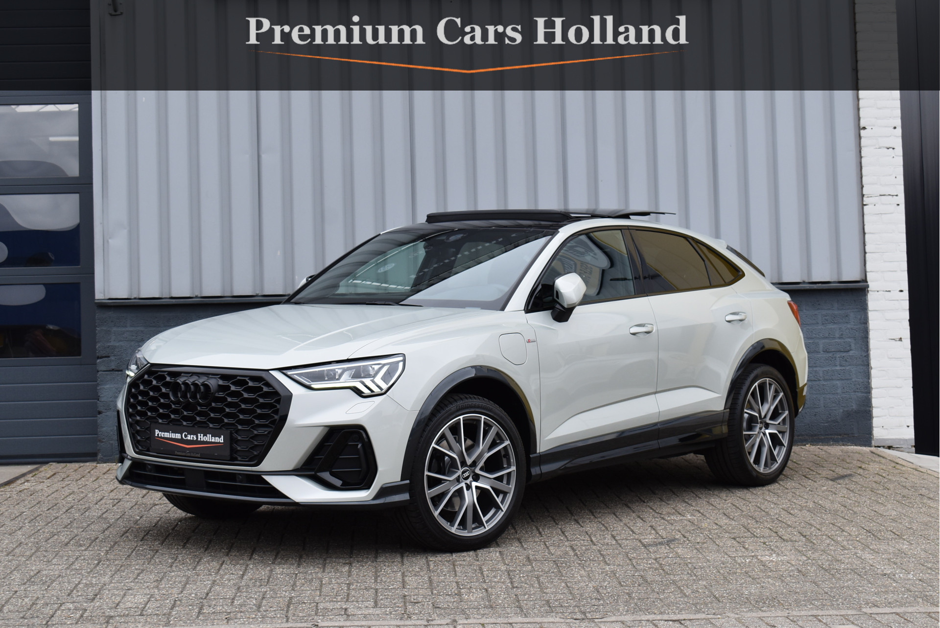 Audi Q3 Sportback 45 TFSI e S-Line 245 Pk Black Ed Pano Memory Camera Leder Matrix 20 Inch