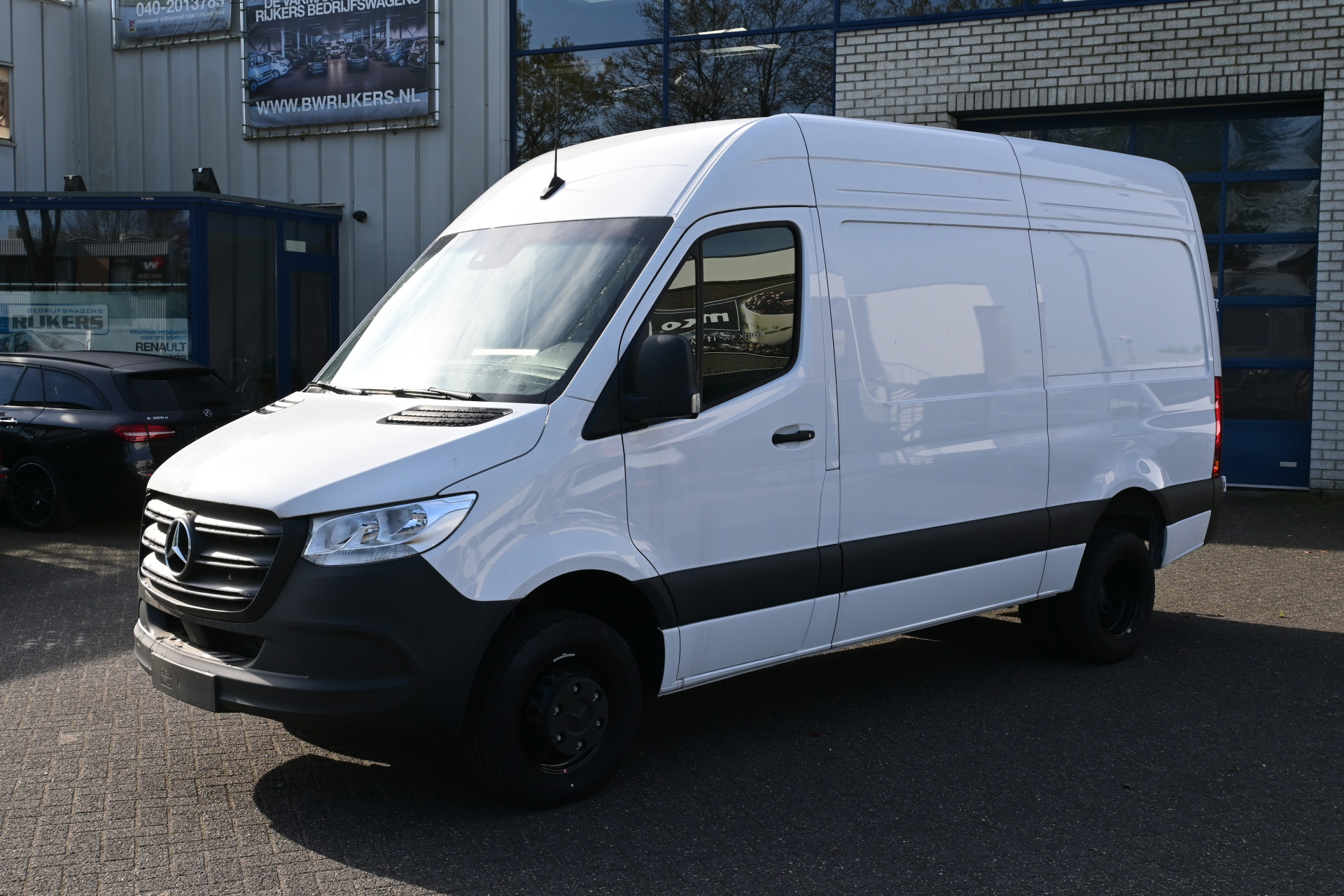 Mercedes-Benz Sprinter 519 CDI L2H2 RWD 3500kg Trekhaak, MBUX met camera, Geveerde stoel