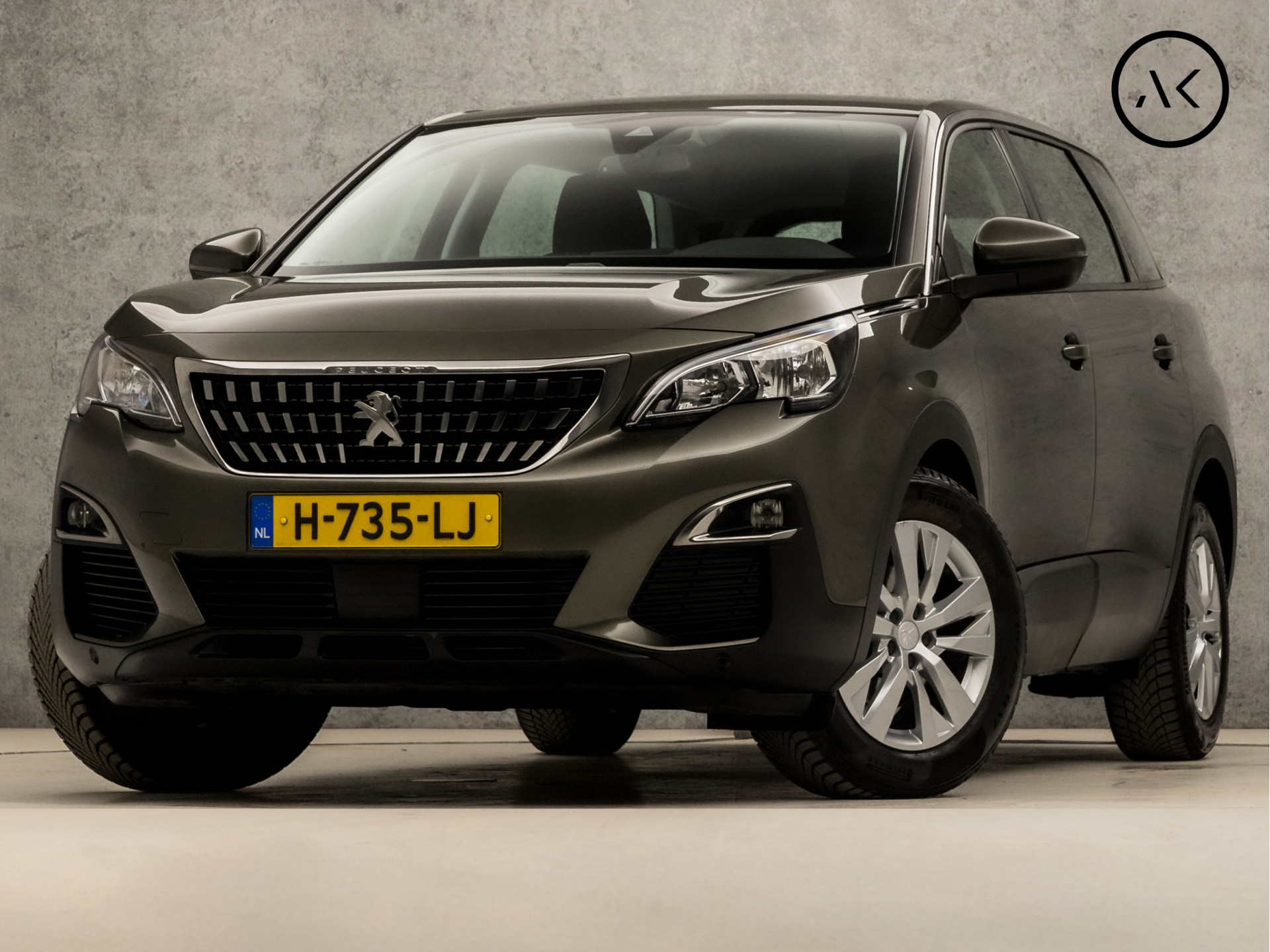 Peugeot 5008 1.2 PureTech Sport 7 Persoons (APPLE CARPLAY, GROOT NAVI, PARKEERSENSOREN, LANE ASSIST, SPORTSTOELEN, TREKHAAK, CRUISE, DRAADLOZE TELEFOONLADER, NIEUWE APK, NIEUWSTAAT)
