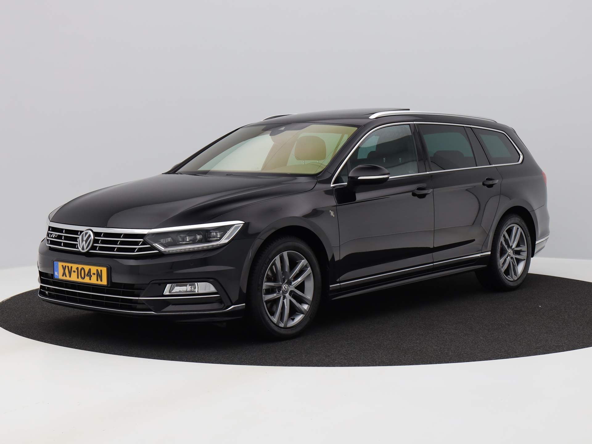 Volkswagen Passat 1.5 TSI 150 PK DSG-7 Variant Highline 2x R-Line | VIRTUAL | PANO