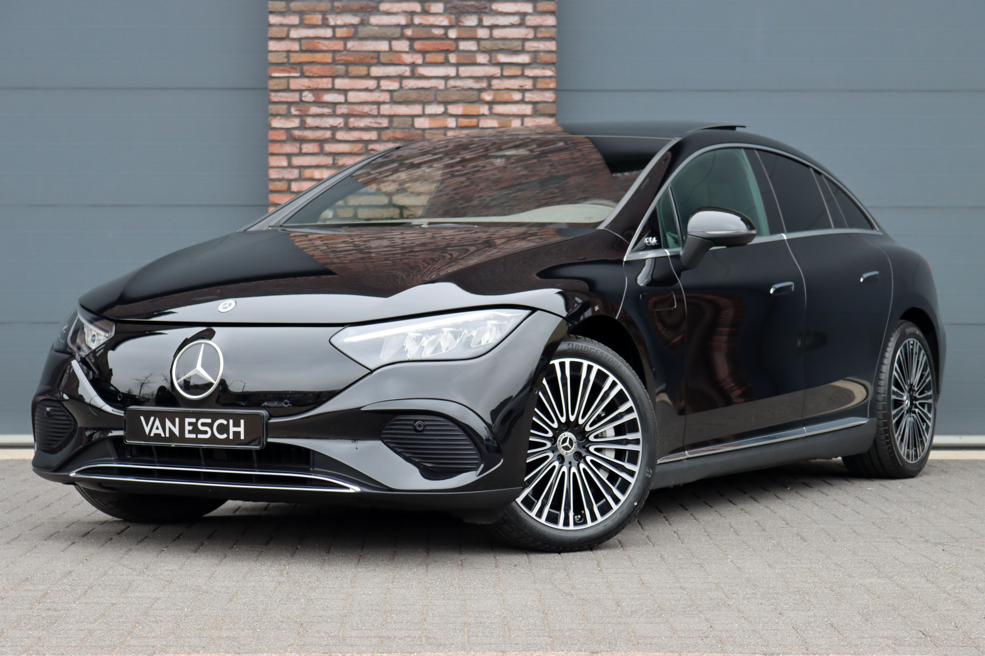 Mercedes-Benz EQE 300 Business Line 89 kWh | MBUX Hyperscreen | Distronic | Memory | Panoramadak | Verwarmd Stuurwiel | Augmented Reality | Leder |  Warmtepomp |