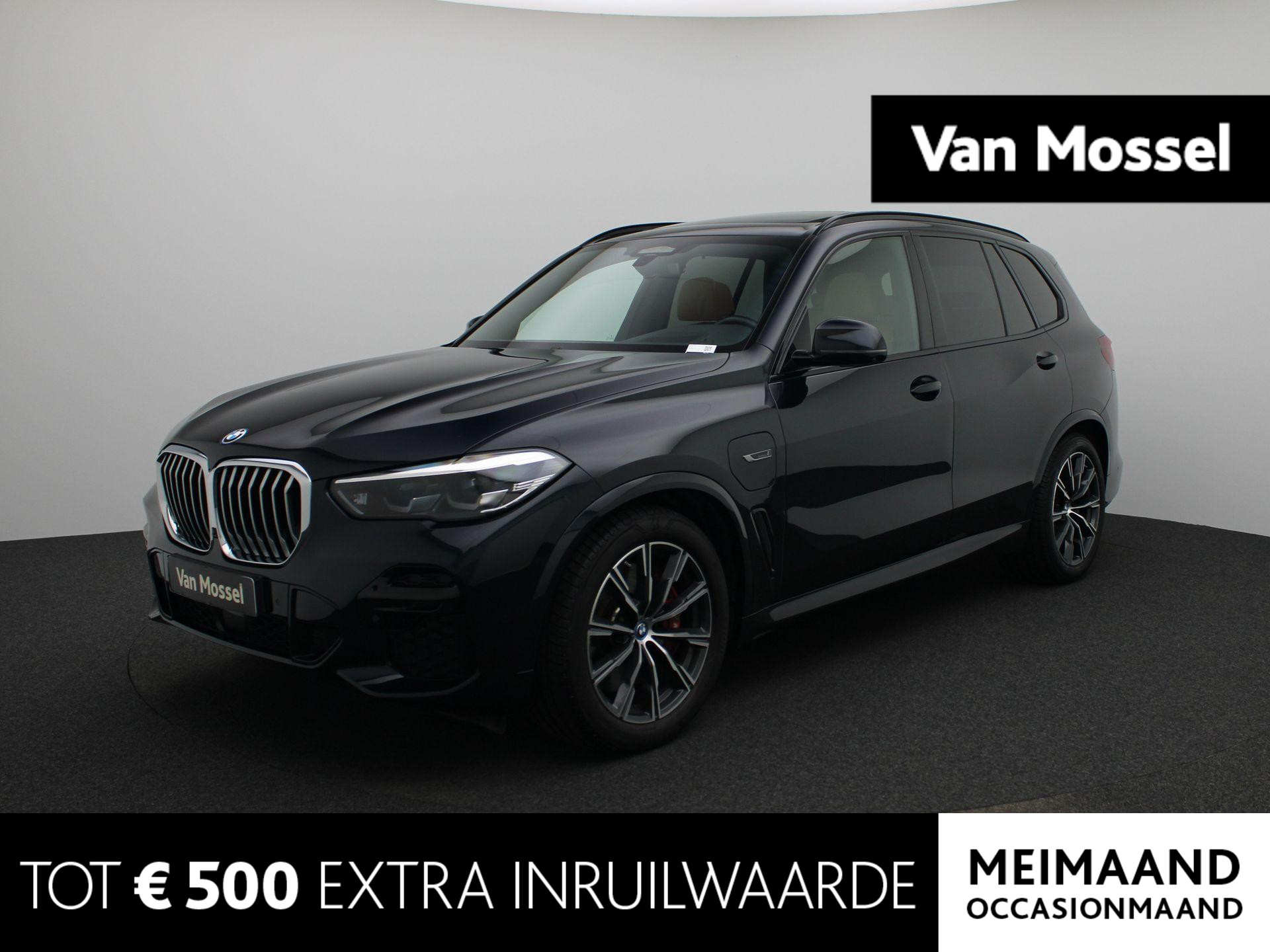 BMW X5 xDrive45e High Executive | M-SPORT | PANORAMADAK | LEDER | LUCHTVERING | HEAD UP DISPLAY | ELEKTRISCHE BESTUURDERSSTOEL MET GEHEUGEN | APPLE CARPLAY / ANDROID AUTO | 360-CAMERA | STUUR+STOELVERWARMING | WEGKLAPBARE TREKHAAK | ADAPTIVE CRUISE CONTROL | DODENHOEK ASSISTENT | SFEERVERLICHTING |
