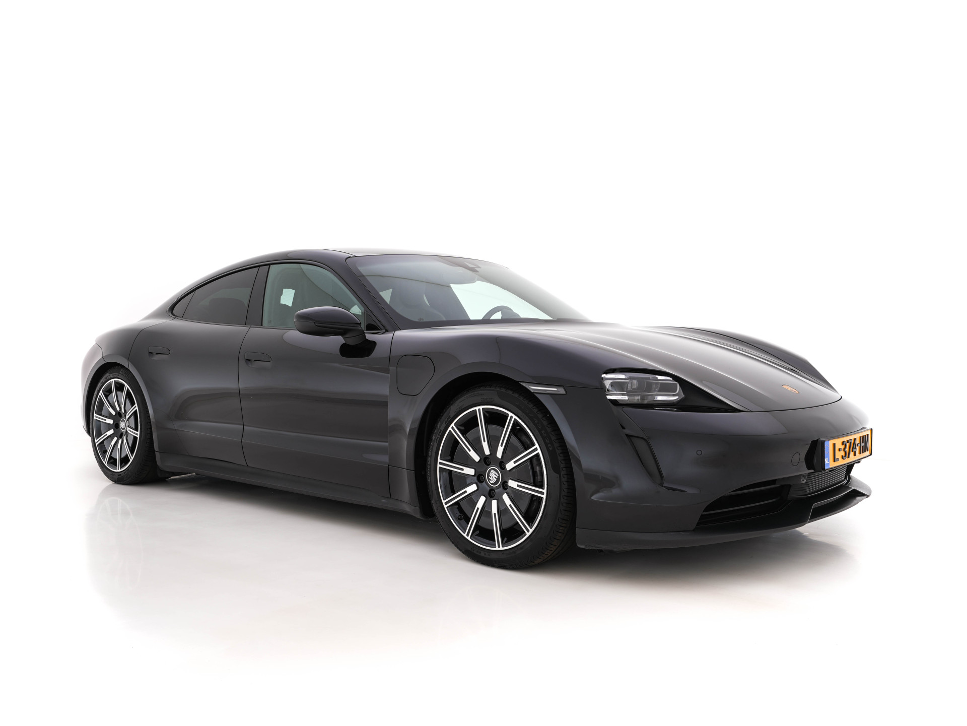 Porsche Taycan Performance 84 kWh [ 3-Fase ] *PANO | HEAT-PUMP | SPORT-CHRONO-PACK | 1/2LEATHER | FULL-LED | MEMORY-PACK | BOSE-SOUND | AIR-SUSPENSION | BLIS | SPORT-SEATS | CAMERA | DAB+ | 20''ALU | ECC | PDC*
