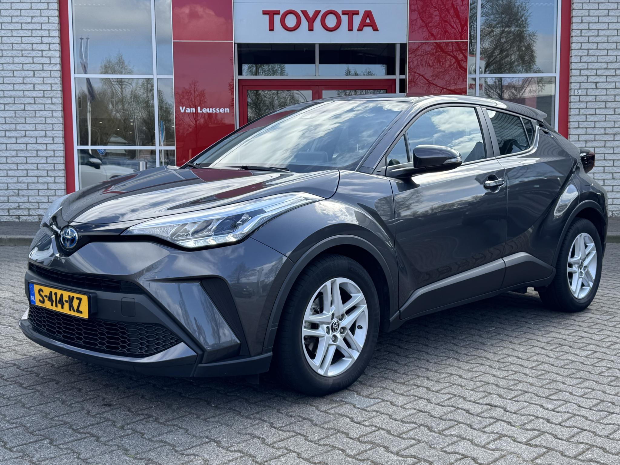 Toyota C-HR 1.8 HYBRID NL-AUTO LM-VELGEN PARK-CAMERA APPLE/ANDROID BLUETOOTH AD-CRUISE CLIMA LED