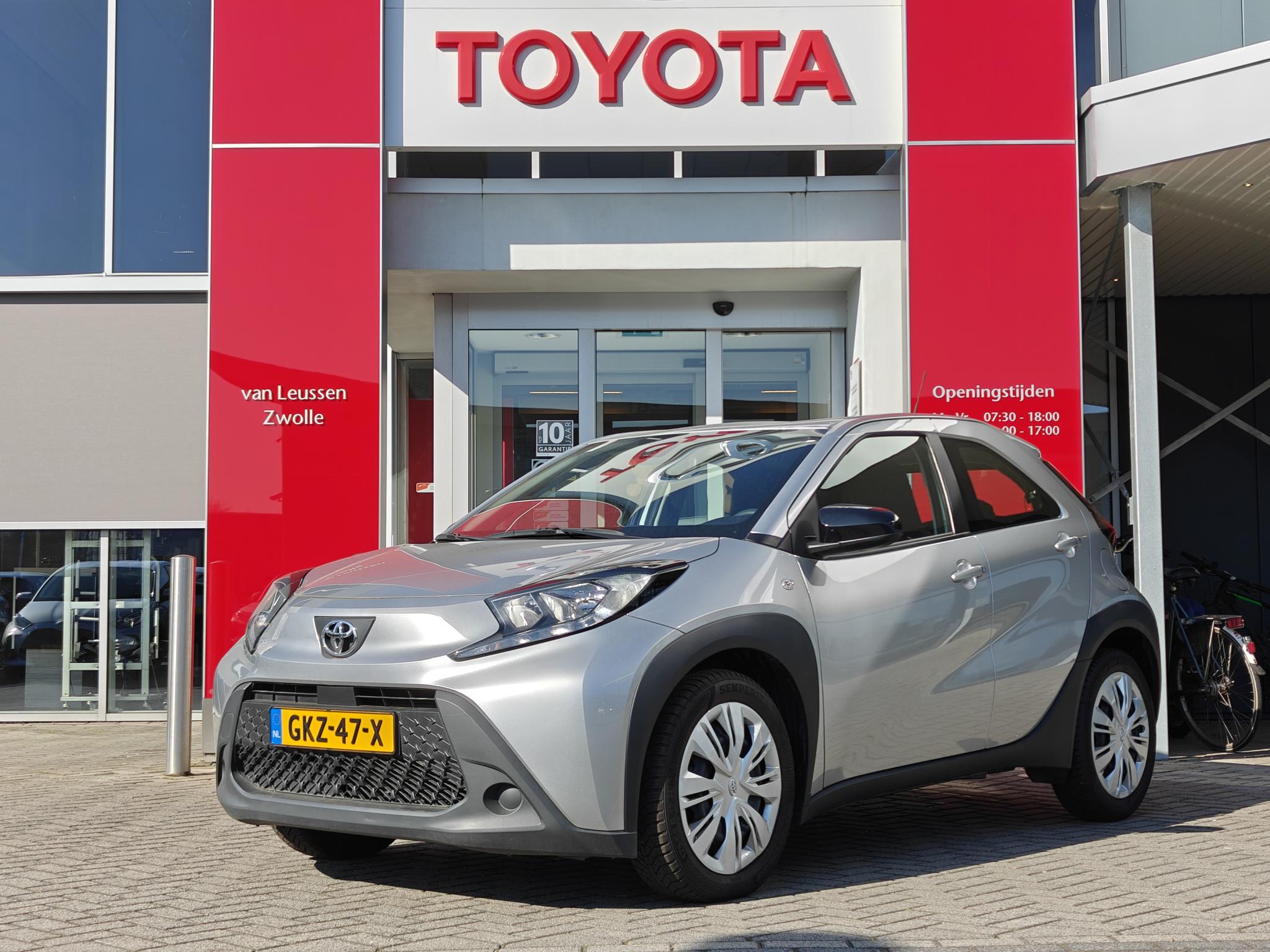 Toyota Aygo X PLAY AD-CRUISE APPLE/ANDROID DAB CAMERA AIRCO EL-RAMEN & SPIEGELS