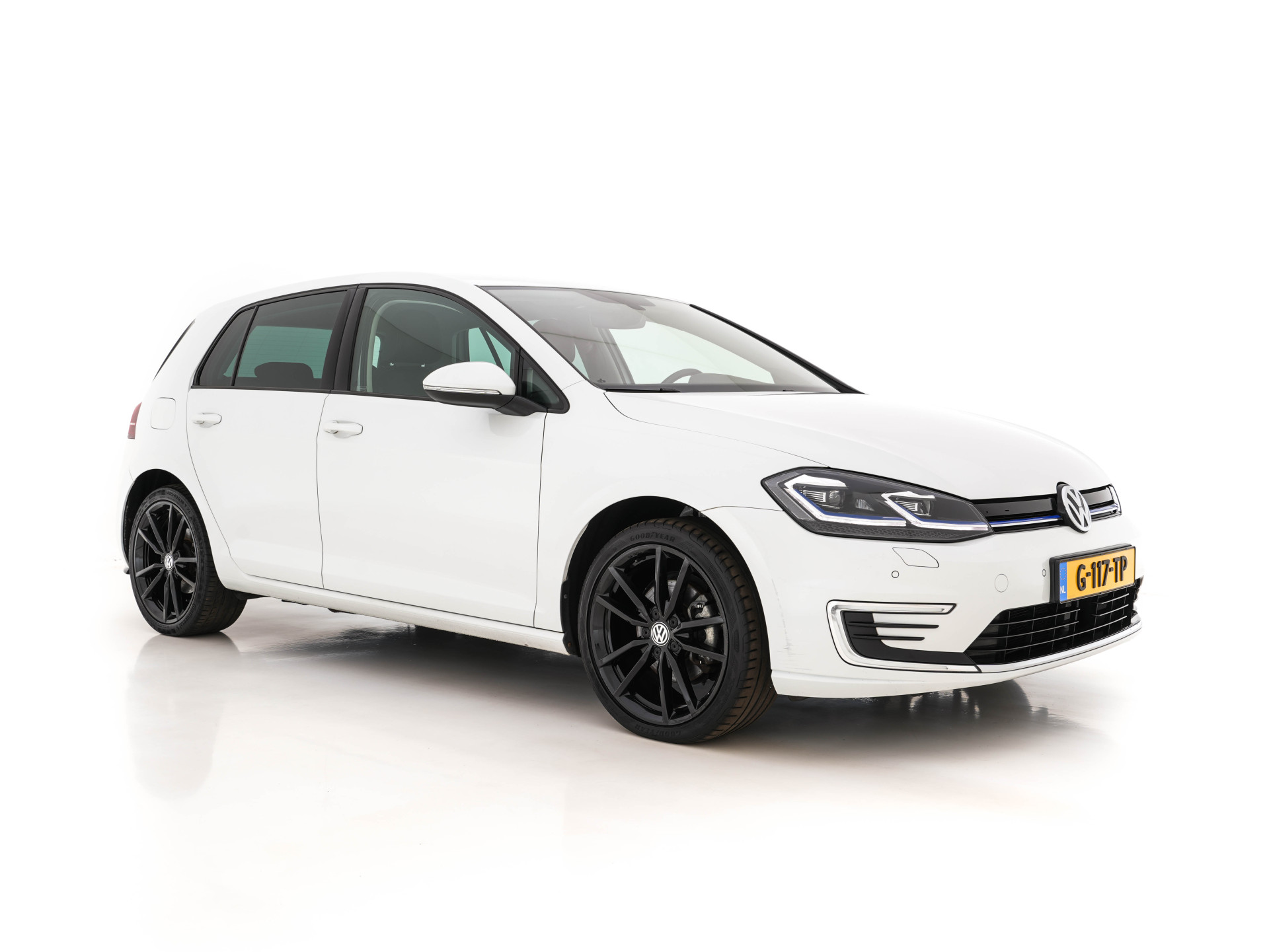 Volkswagen e-Golf E-DITION (INCL-BTW) *VIENNA-FULL-LEATHER | DIGI-COCKPIT | FULL-LED | ADAPTIVE-CRUISE | DYNAUDIO | NAVI-FULLMAP | CAMERA | DAB+ | SPORT-SEATS | HEATED-SEATS | CCS-FASTLOADER | ECC | PDC | 18''ALU*