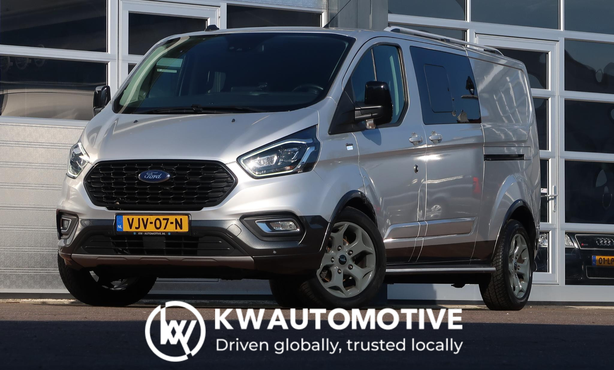Ford Transit Custom 320 2.0 TDCI L2H1 ACTIVE DC AUT/ LED/ CAMERA/ ACC/ 2X DEUR/ CLIMA/ TREKHAAK