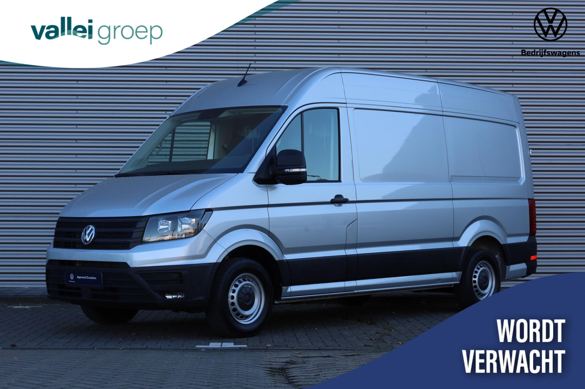 Volkswagen Crafter 30 2.0 TDI 140 pk L3H3 Highline | Trekhaak | 3-zits | Achteruitrijcamera | Geveerde bestuurdersstoel