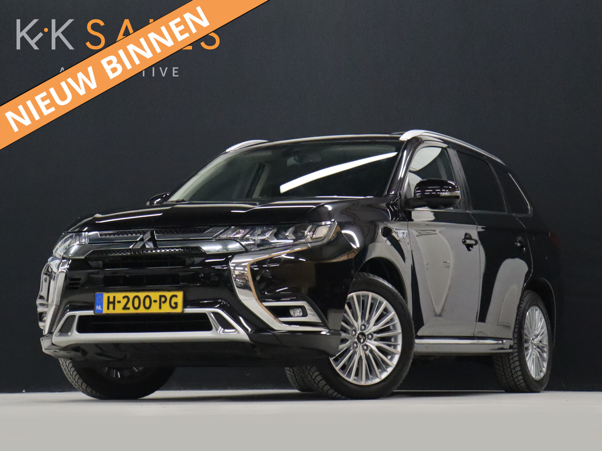 Mitsubishi Outlander 2.4 PHEV Intense+ [TREKHAAK, SCHUIFKANTELDAK, CAMERA, STUURVERWARMING, STOELVERWARMING, APPLE CARPLAY, ANDROID, NAVI, CRUISE, NIEUWSTAAT]