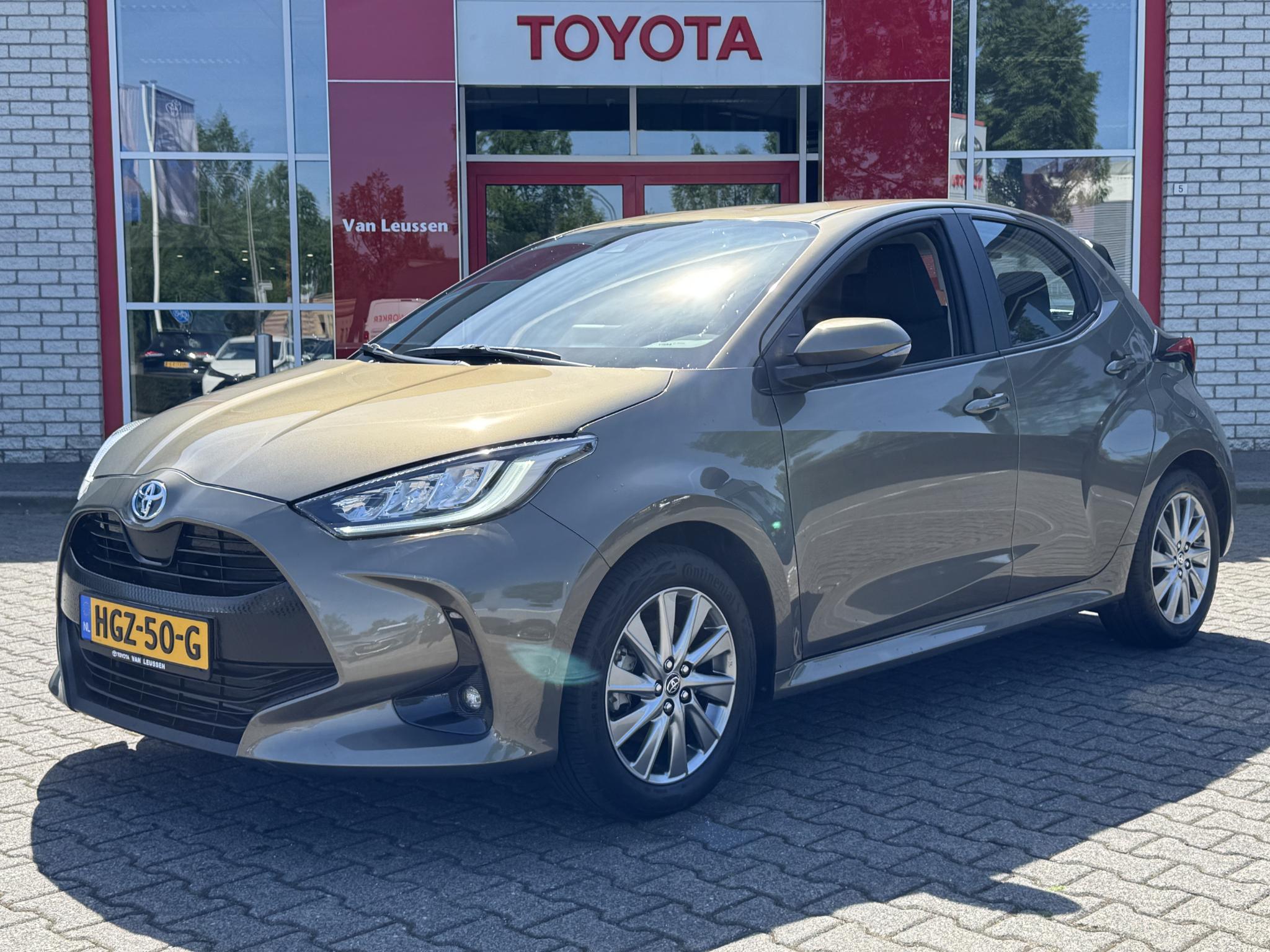 Toyota Yaris 1.5 HYBRID DYNAMIC STOEL/STUURVERW KEYLESS LED LM-VELGEN APPLE/ANDROID