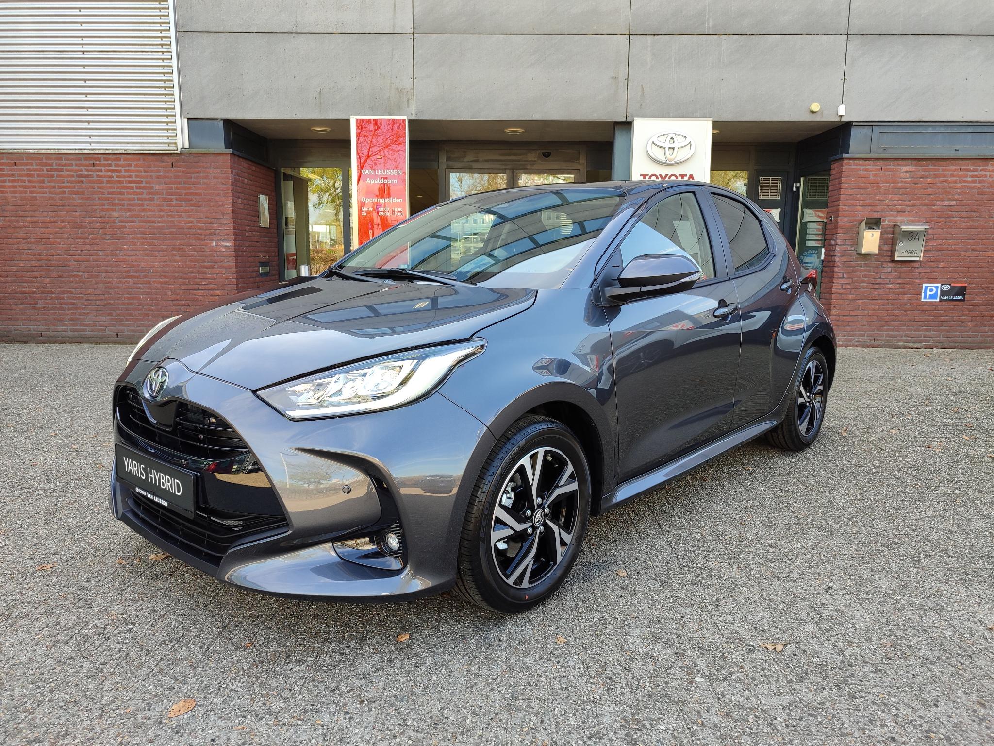 Toyota Yaris Hybrid 115 DYNAMIC NIEUW DIRECT RIJDENSTOEL/STUURVERW BLIND SPORT PARK-SENSOREN KEYLESS 16'' LM-VELGEN CAMERA APPLE/ANDROID NAVI CLIMA AD-CRUISE