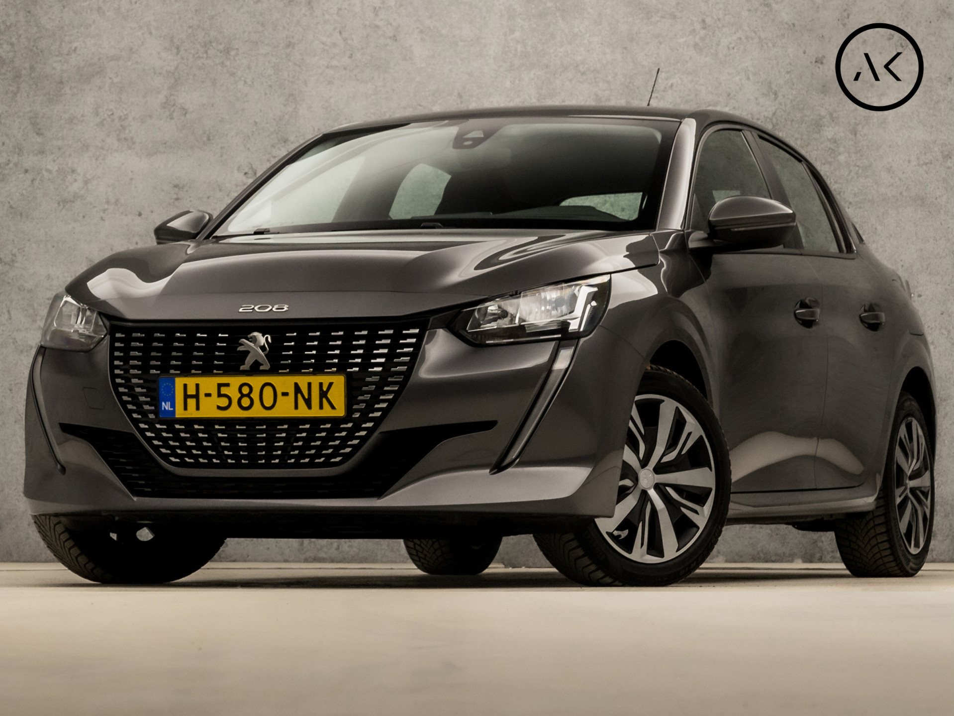 Peugeot 208 1.2 PureTech Sport (APPLE CARPLAY, GROOT NAVI, PARKEERSENSOREN, SPORTSTOELEN, LANE ASSIST, CRUISE, NIEUWE APK, NIEUWSTAAT)