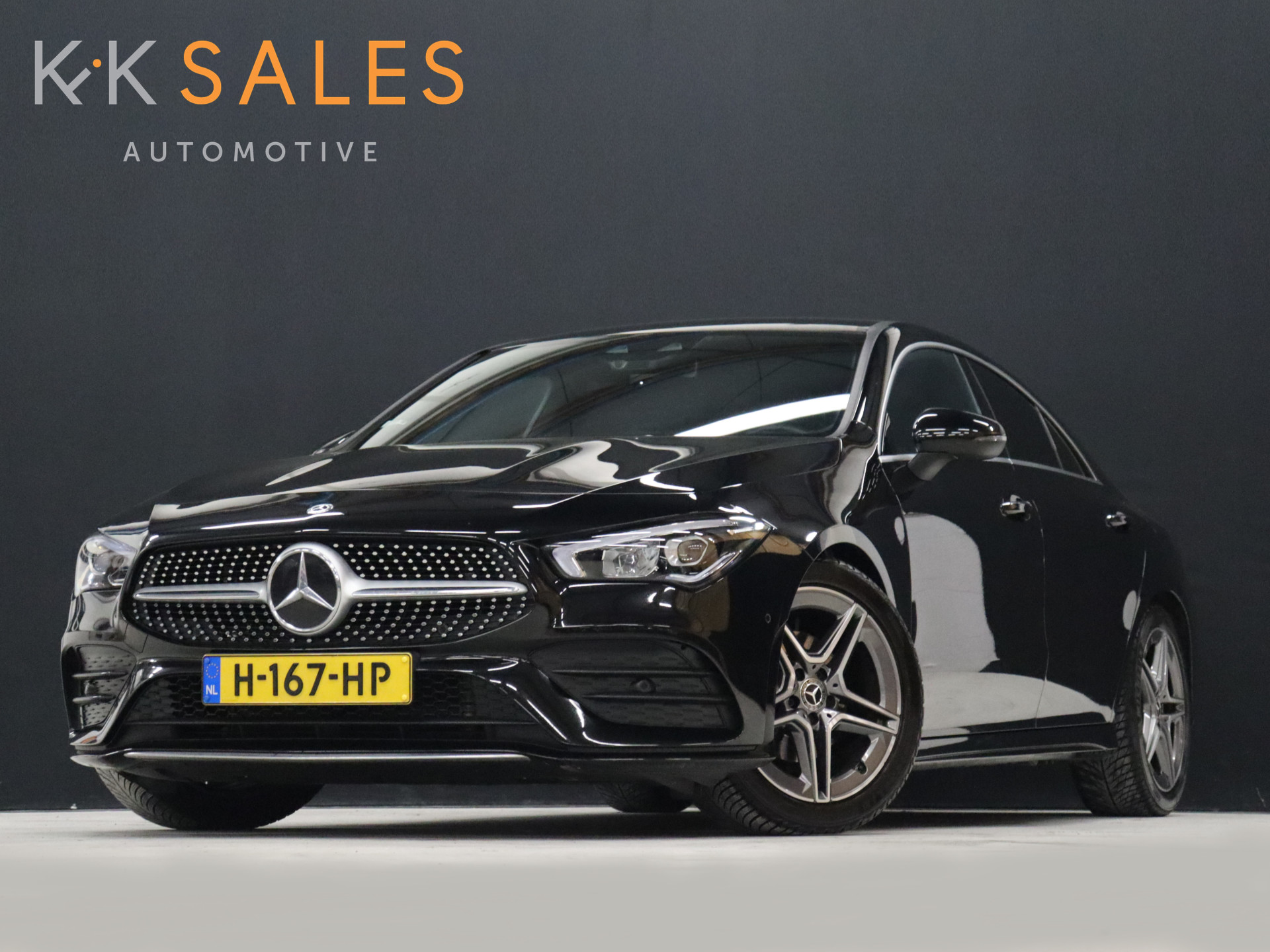 Mercedes-Benz CLA 180 Business Solution AMG [APPLE CARPLAY, CAMERA, CRUISE CONTROL,STOELVERWARMING, SFEERVERLICHTING, PDC 360, LED LAMPEN PEFORMANCE, HALF LEDER, FLIPPERS, NAVIGATIE, NIEUWSTAAT]